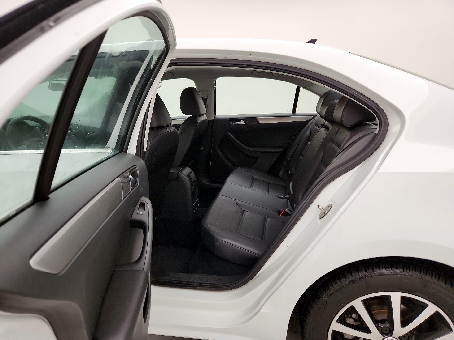 Thumbnail: 2017 Volkswagen Jetta - 20