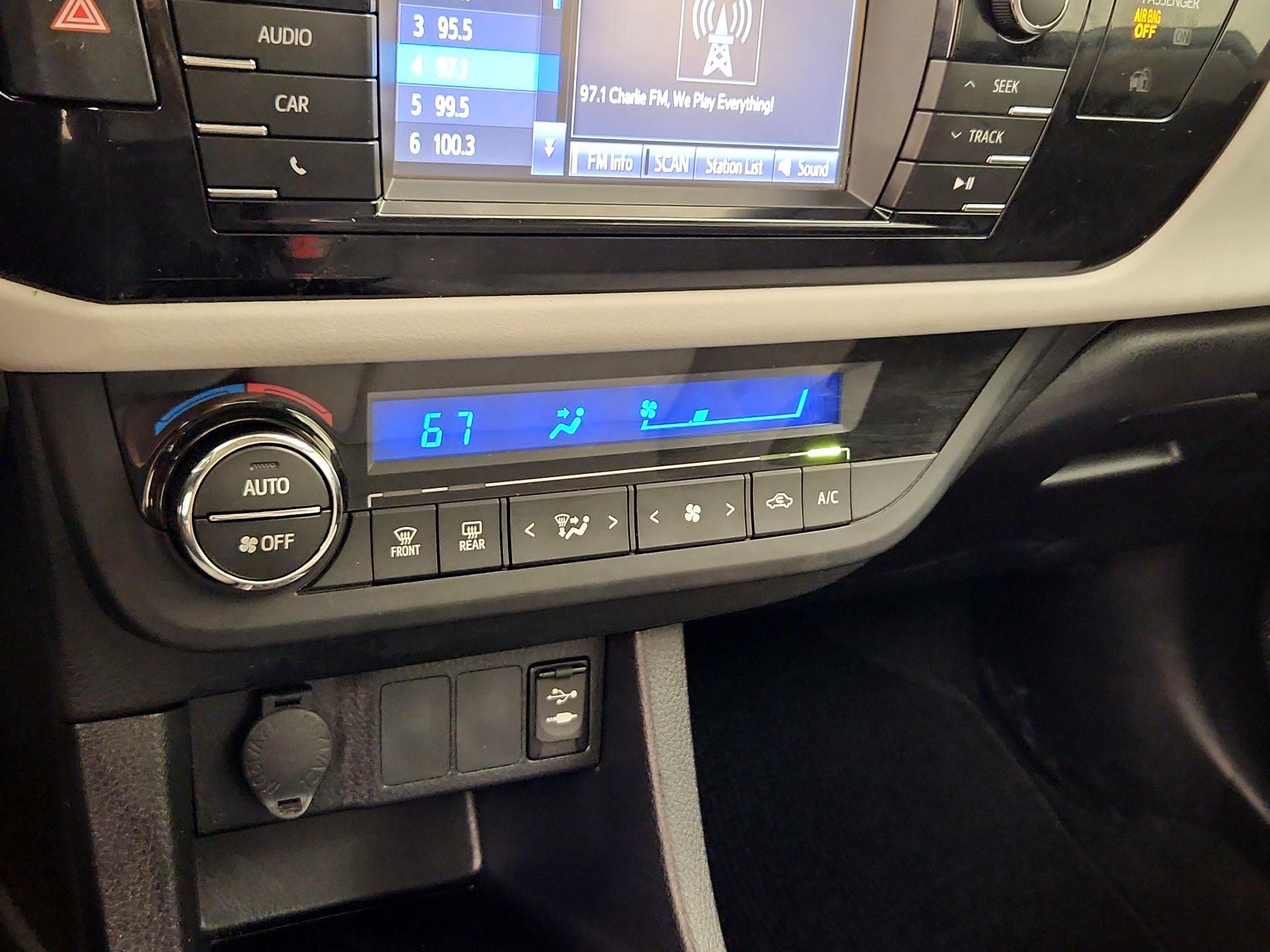 Thumbnail: 2015 Toyota Corolla - 16