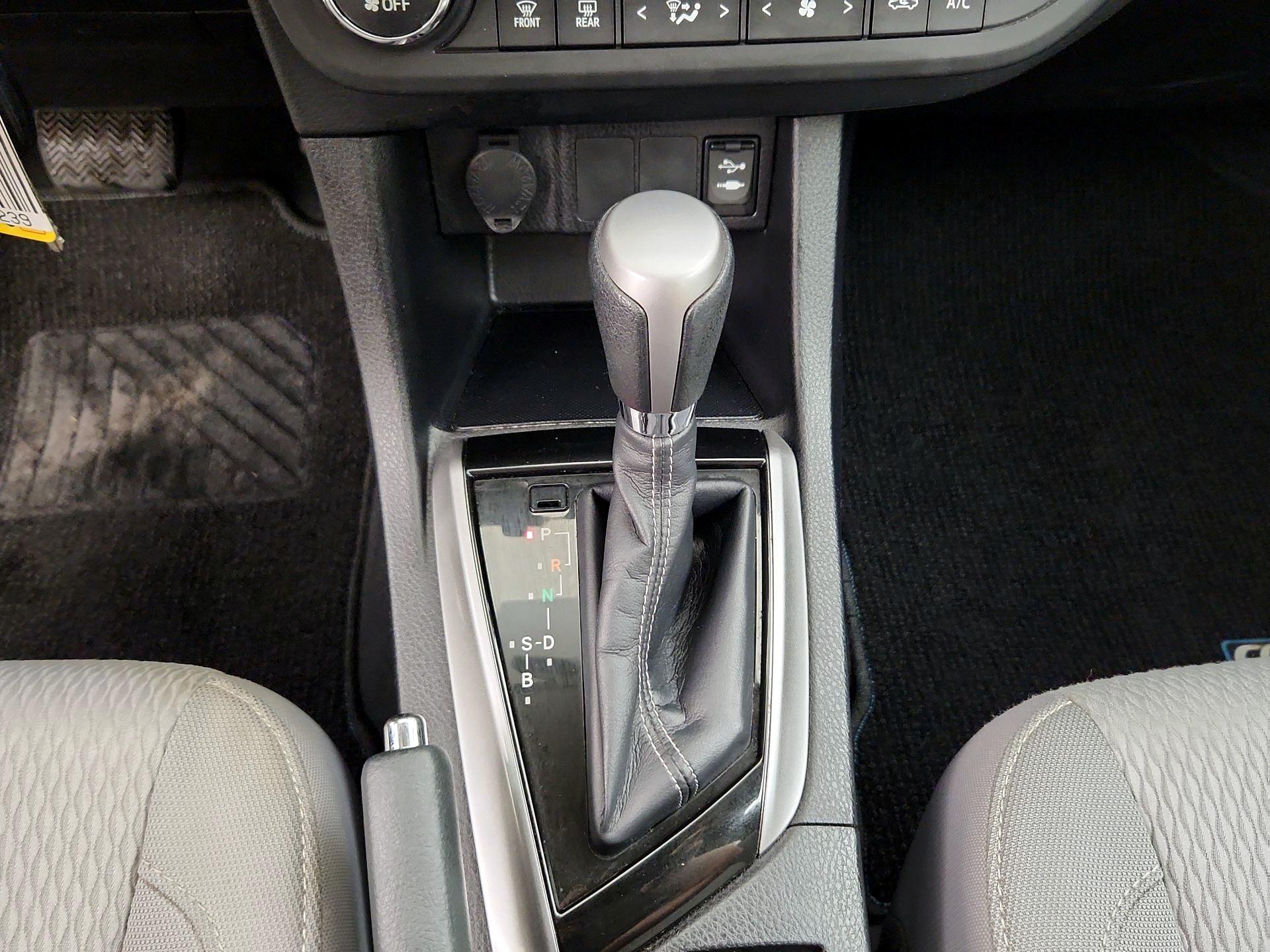 Thumbnail: 2015 Toyota Corolla - 17