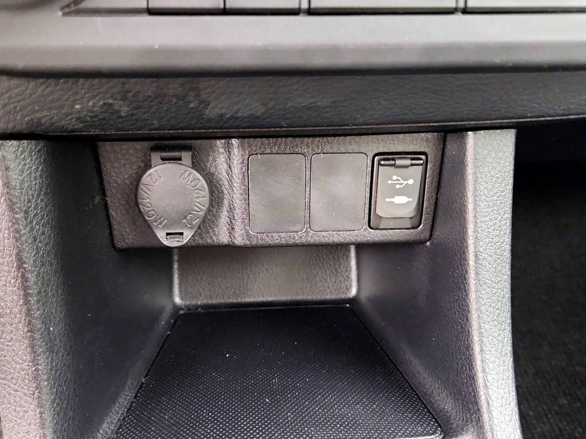 Thumbnail: 2015 Toyota Corolla - 18