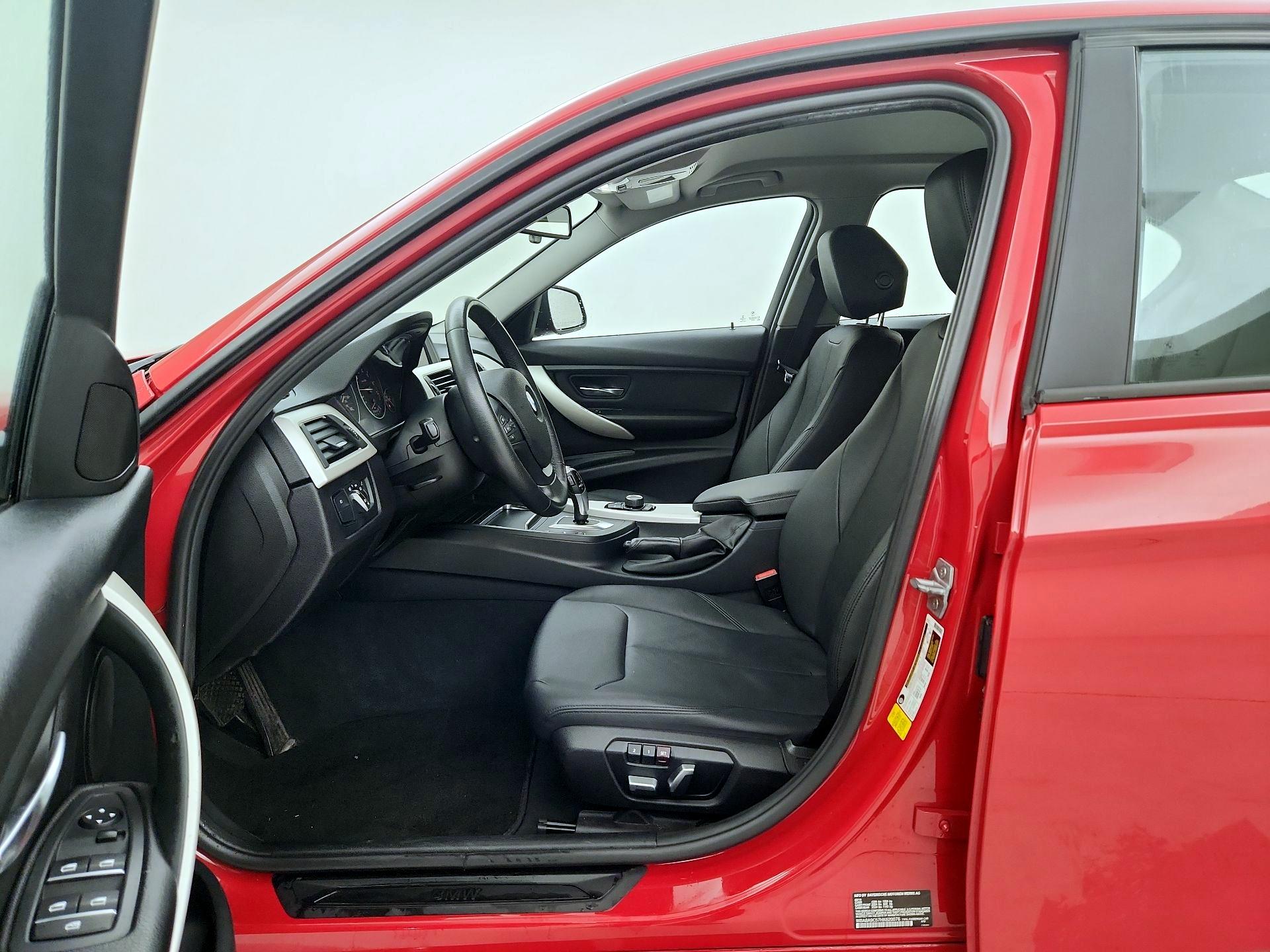 Thumbnail: 2017 BMW 3 Series - 11