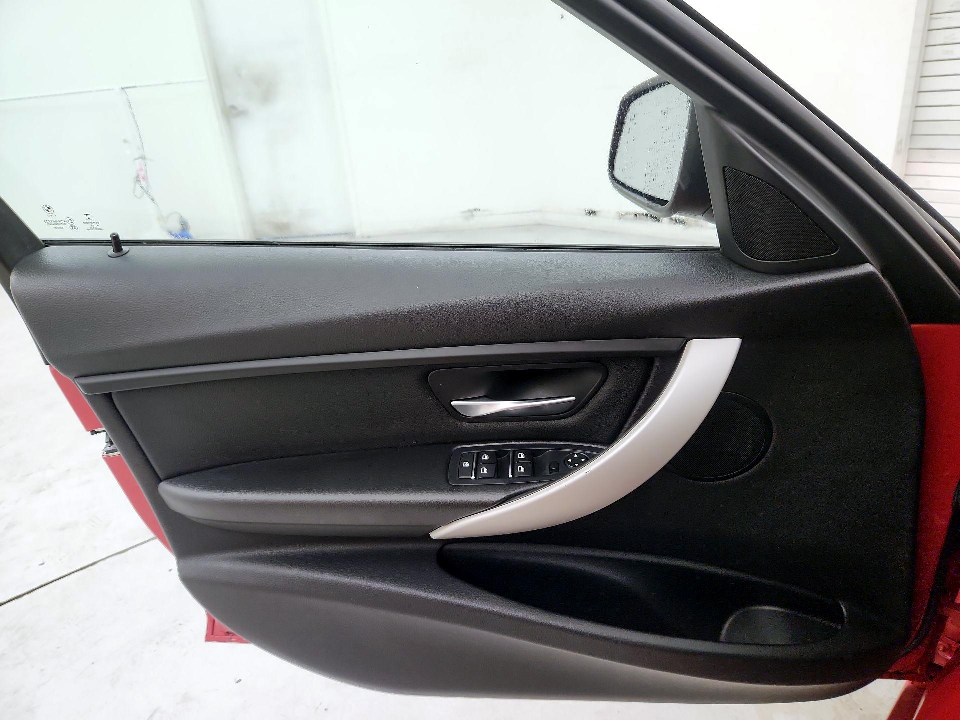 Thumbnail: 2017 BMW 3 Series - 12