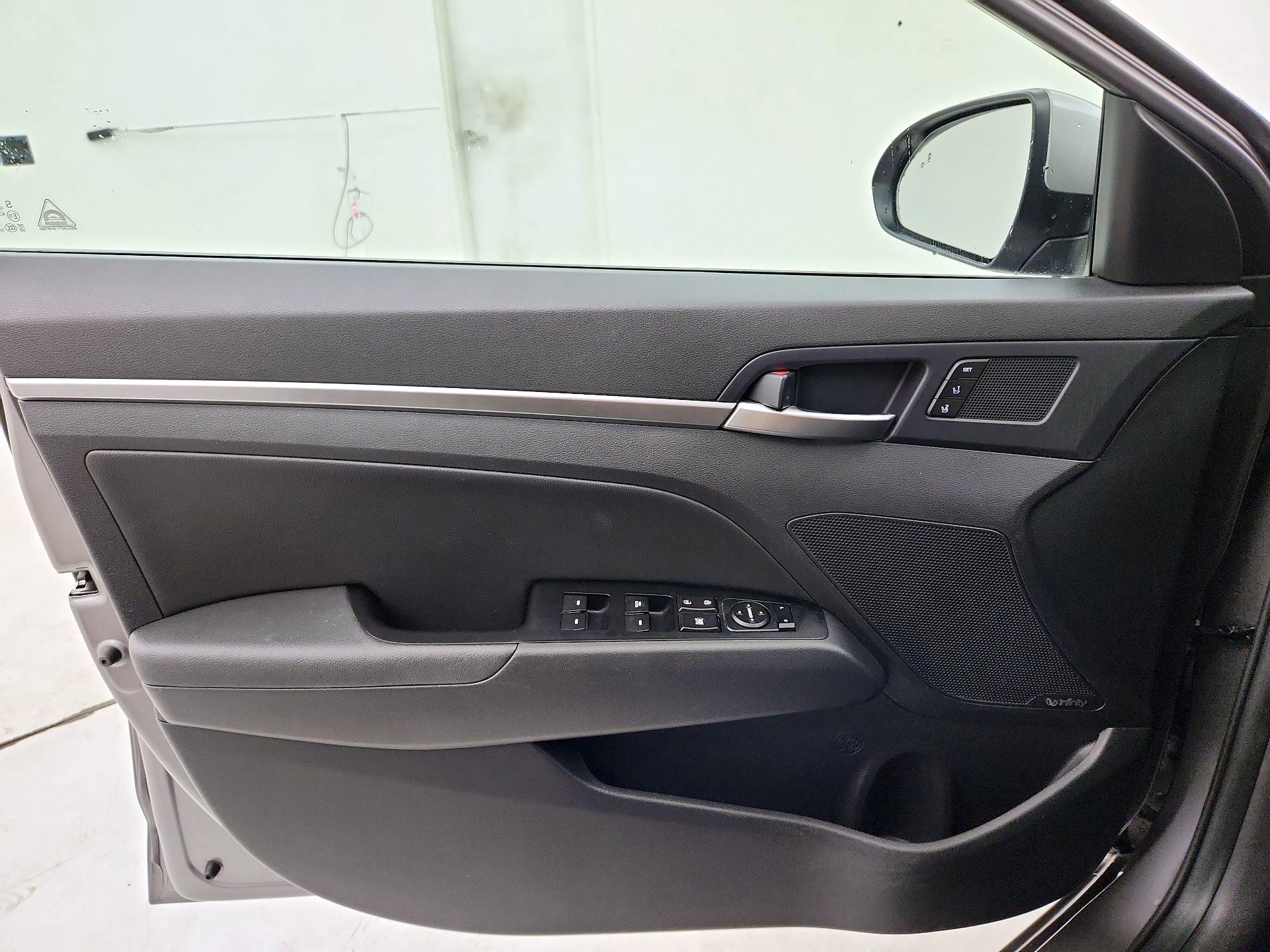 Thumbnail: 2020 Hyundai Elantra - 12