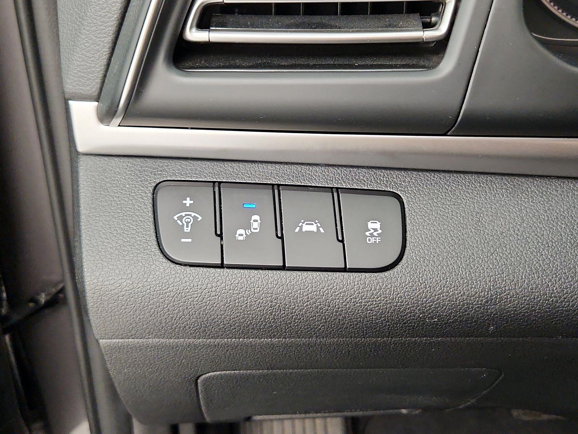 Thumbnail: 2020 Hyundai Elantra - 13