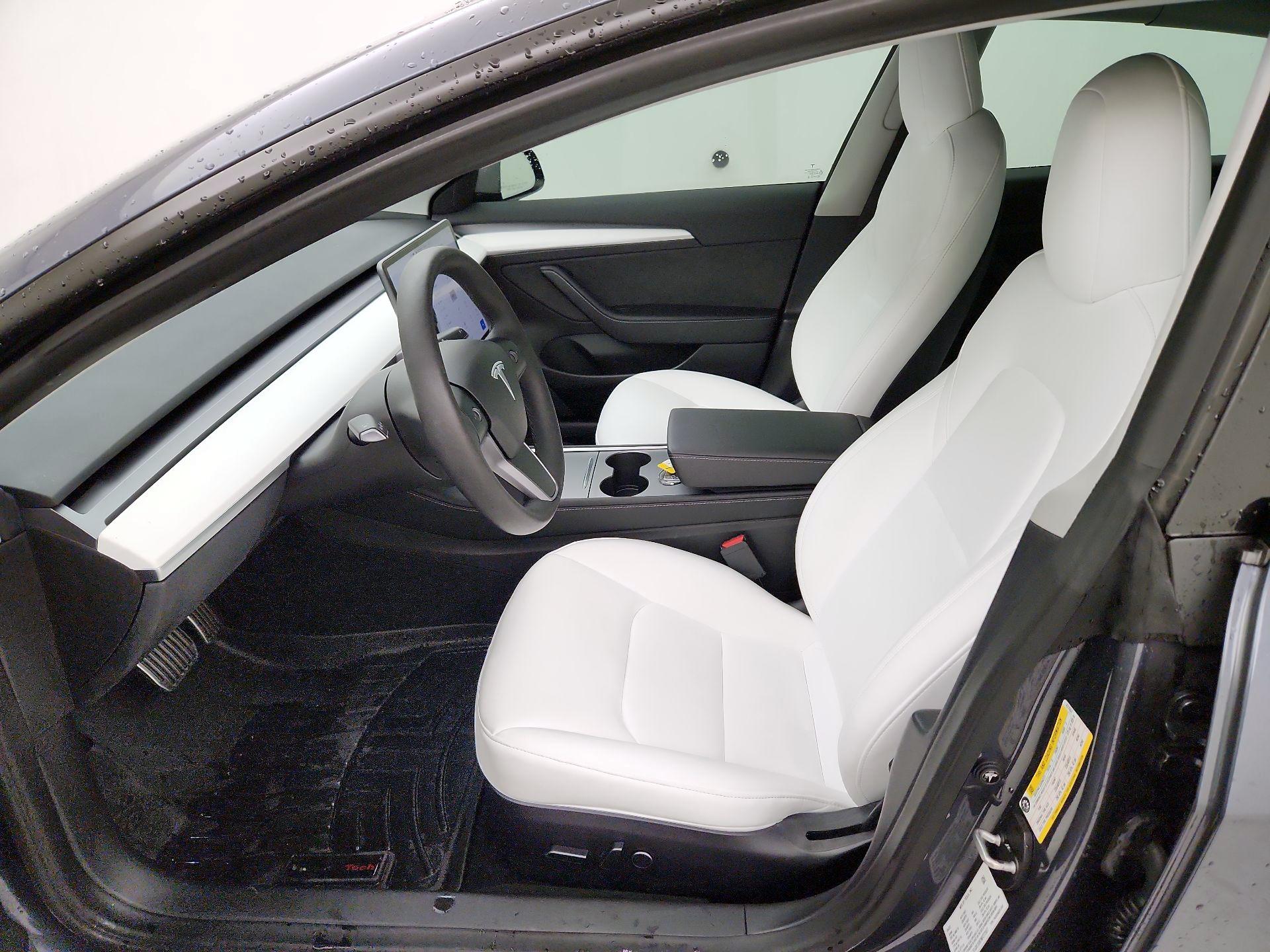 Thumbnail: 2022 Tesla Model 3 - 11