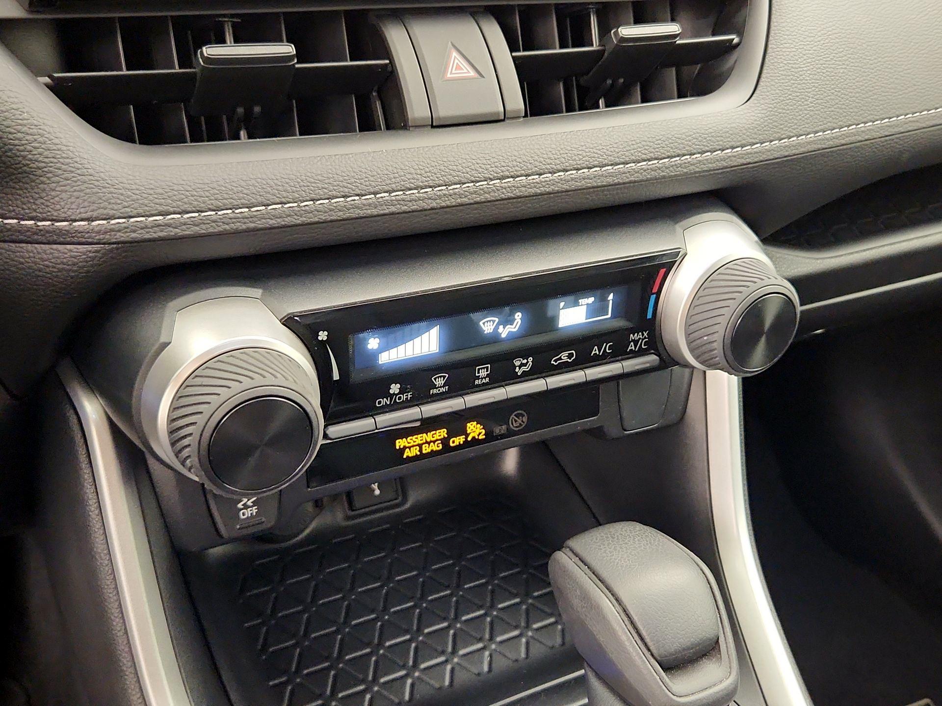 Thumbnail: 2022 Toyota RAV4 - 16