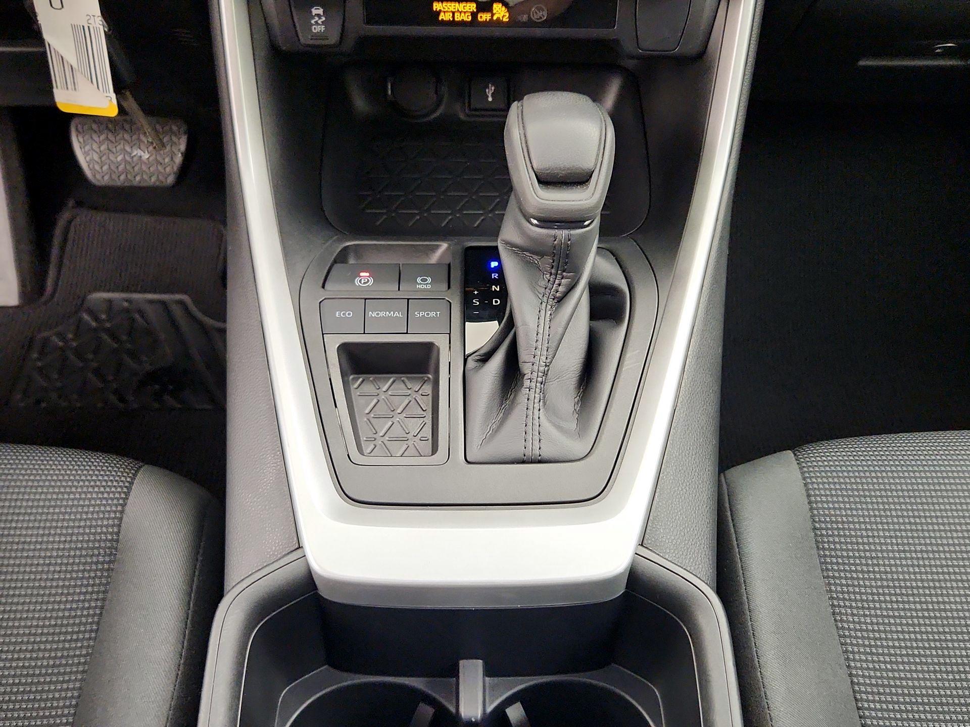 Thumbnail: 2022 Toyota RAV4 - 17