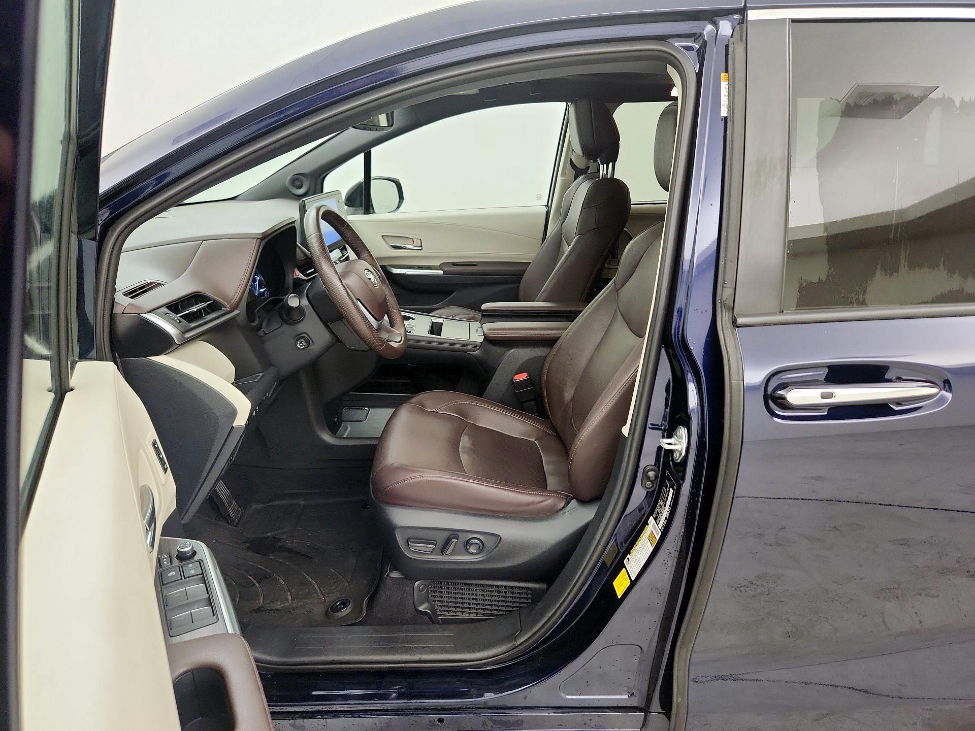 Thumbnail: 2022 Toyota Sienna - 11