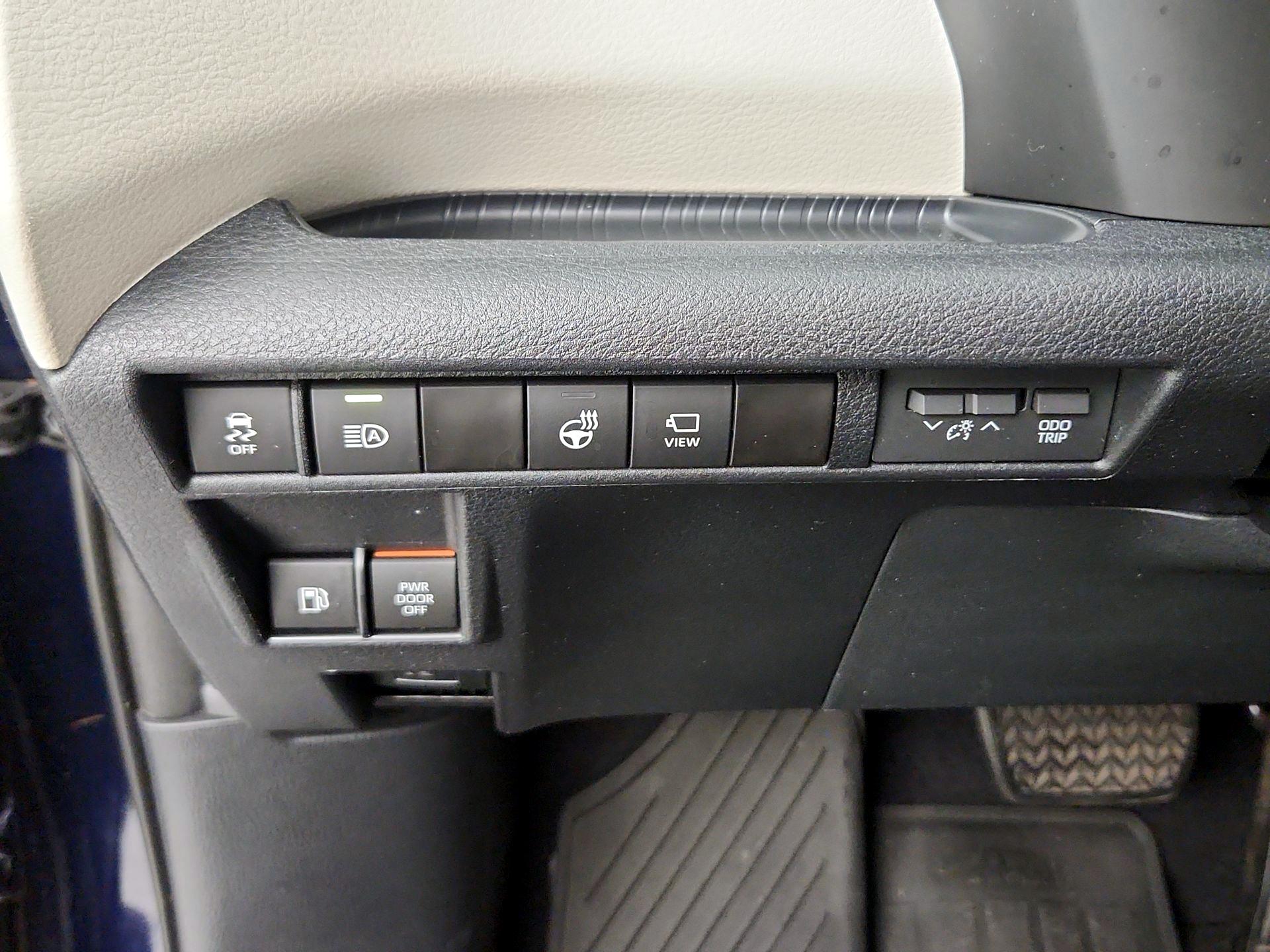 Thumbnail: 2022 Toyota Sienna - 13