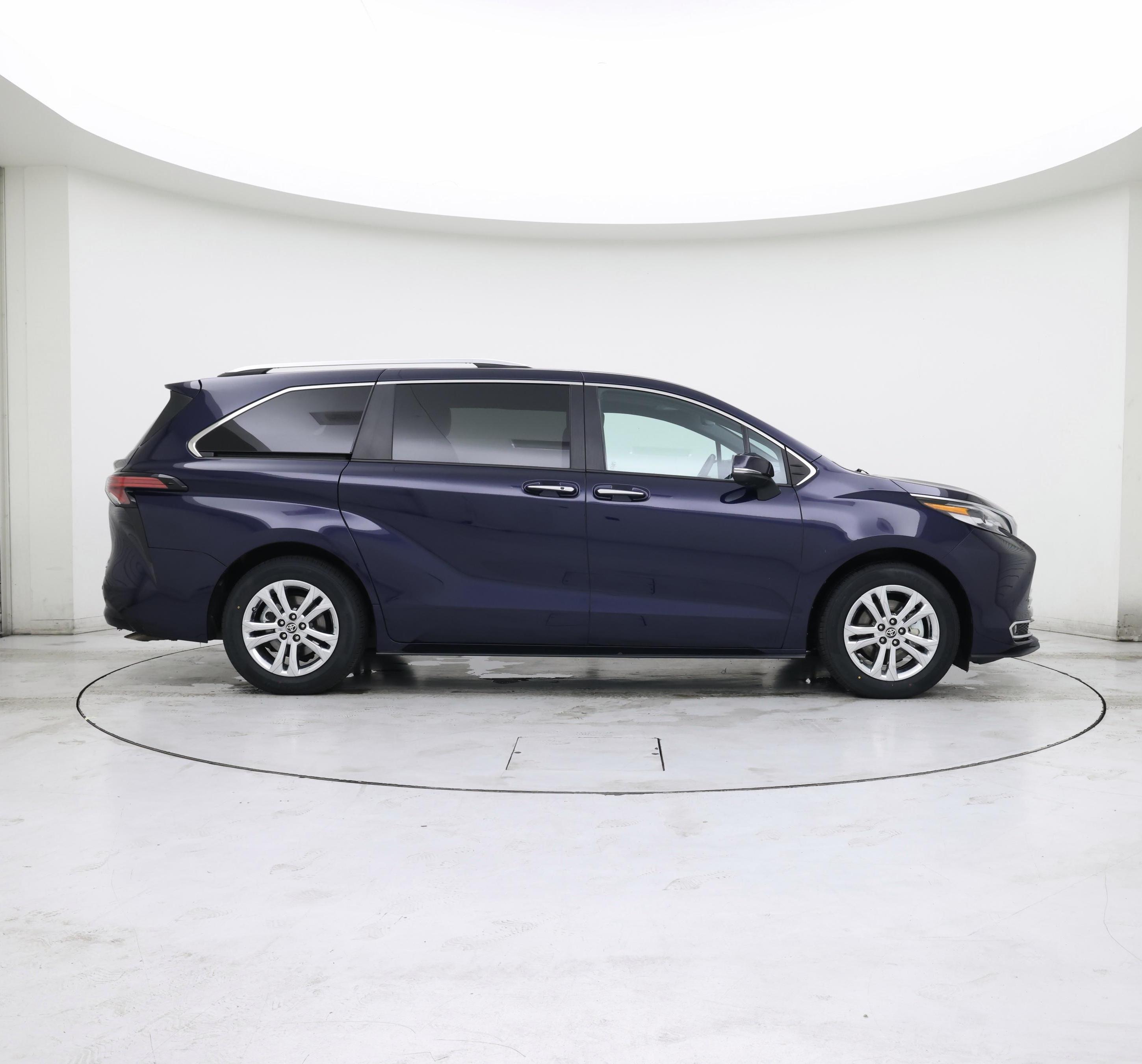 Thumbnail: 2022 Toyota Sienna - 7