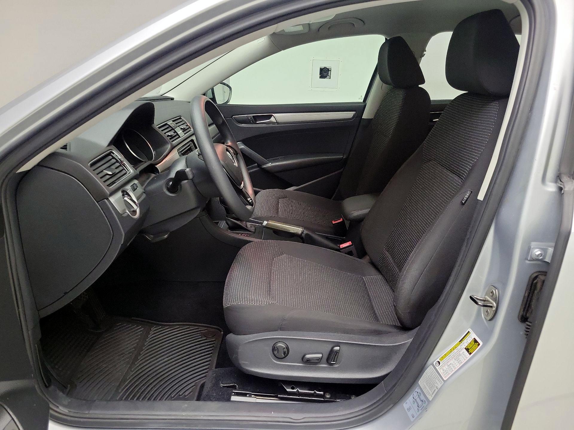 Thumbnail: 2018 Volkswagen Passat - 9