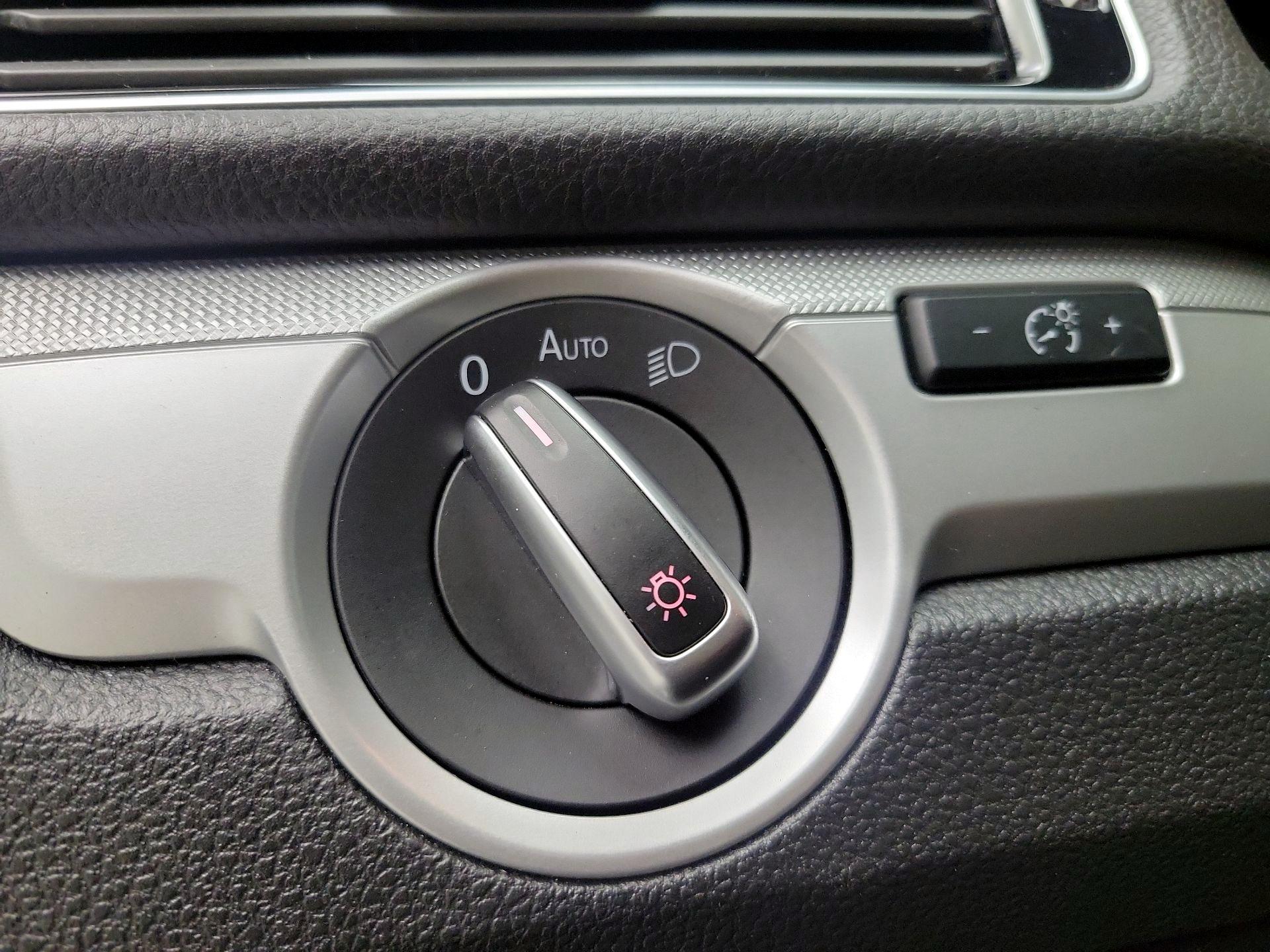 Thumbnail: 2018 Volkswagen Passat - 11