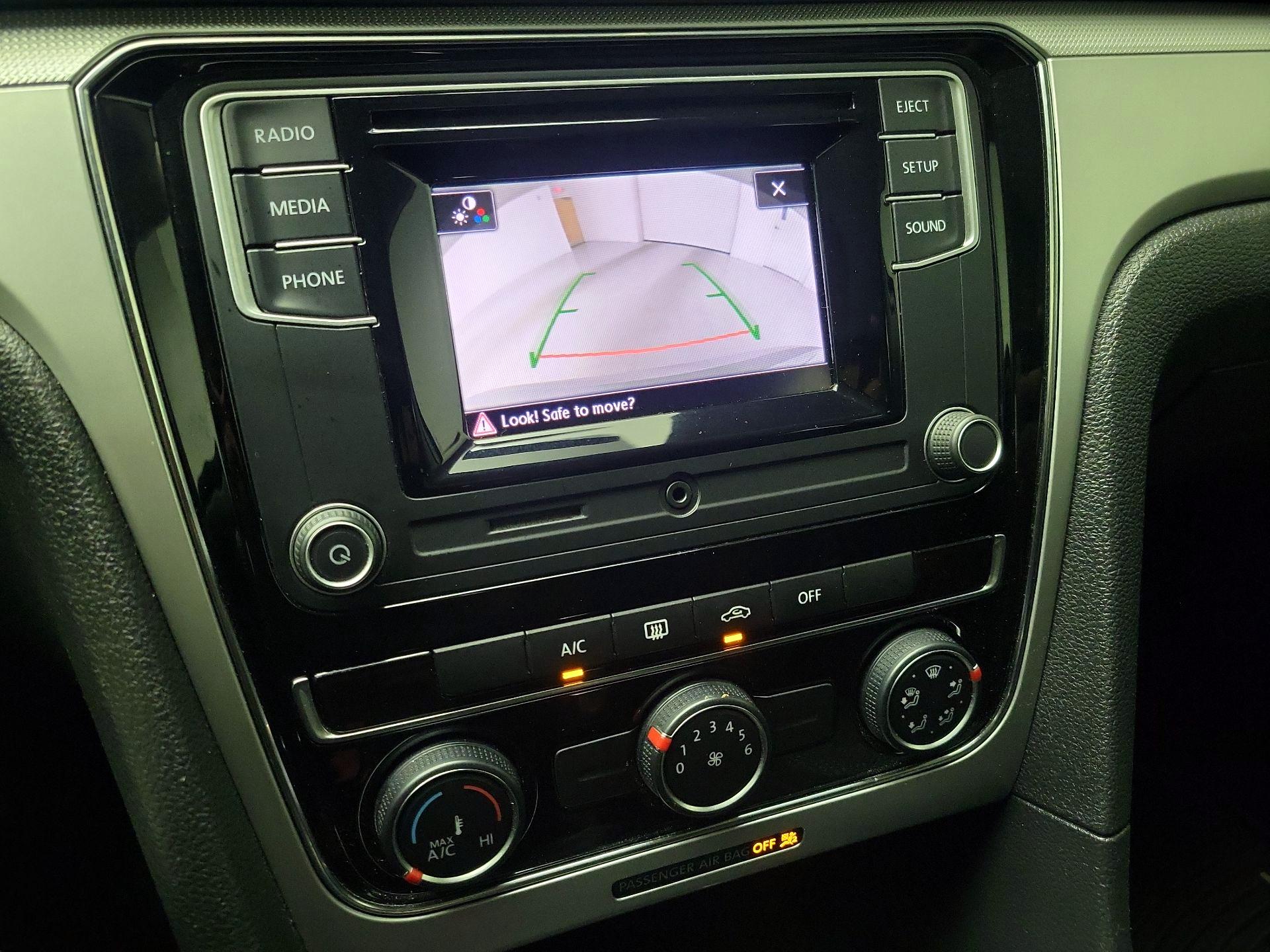 Thumbnail: 2018 Volkswagen Passat - 12