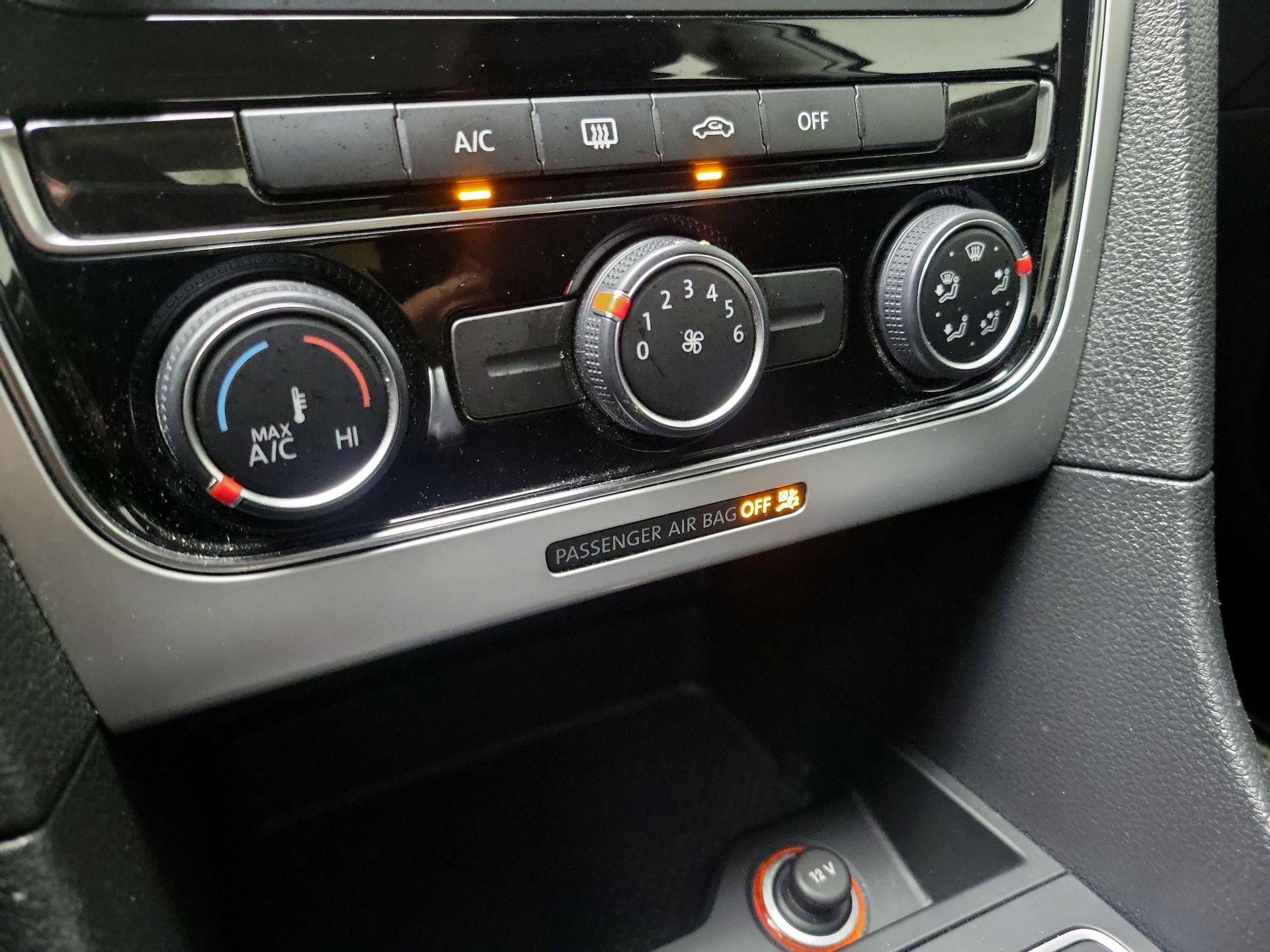 Thumbnail: 2018 Volkswagen Passat - 14