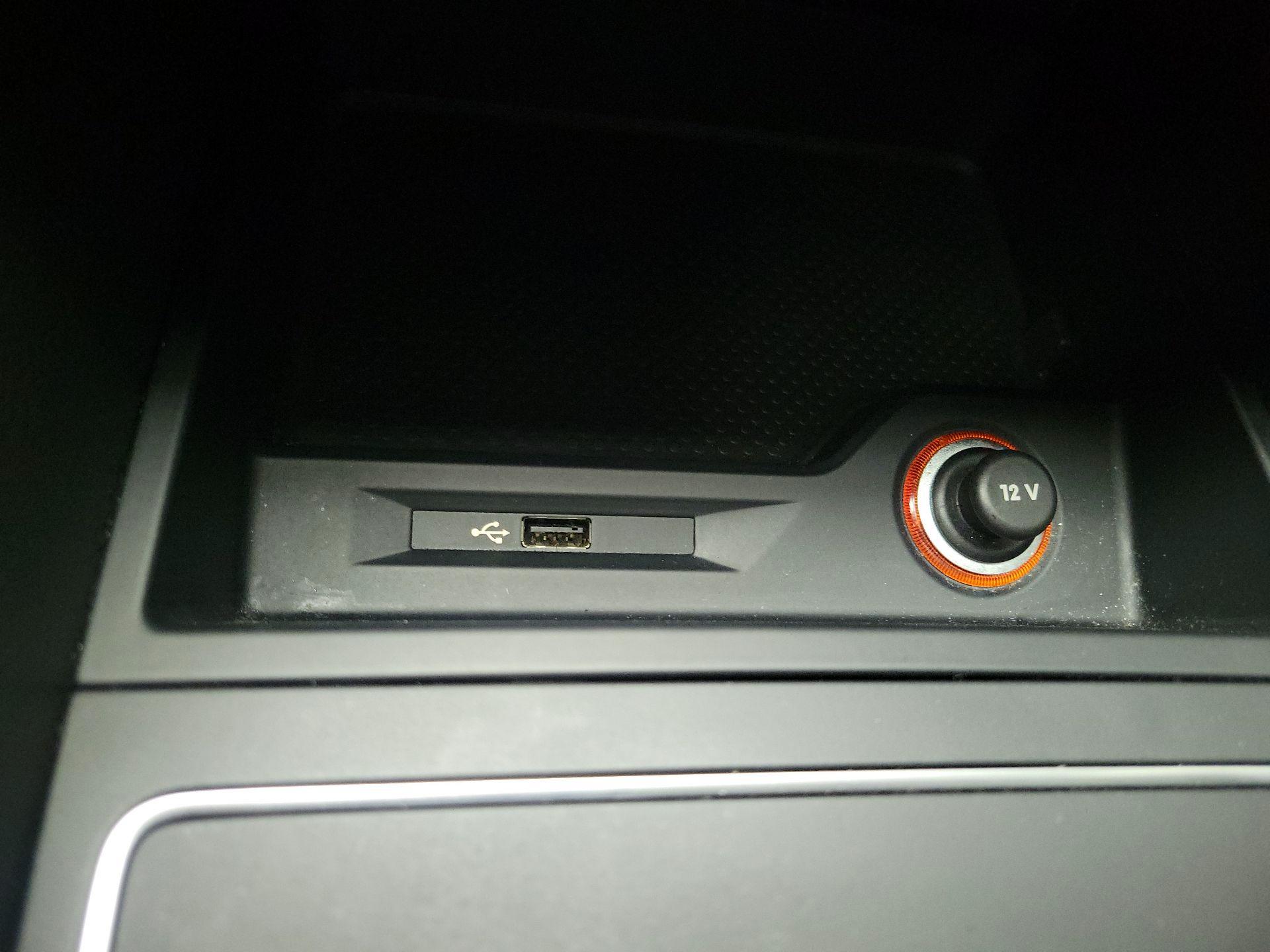 Thumbnail: 2018 Volkswagen Passat - 16