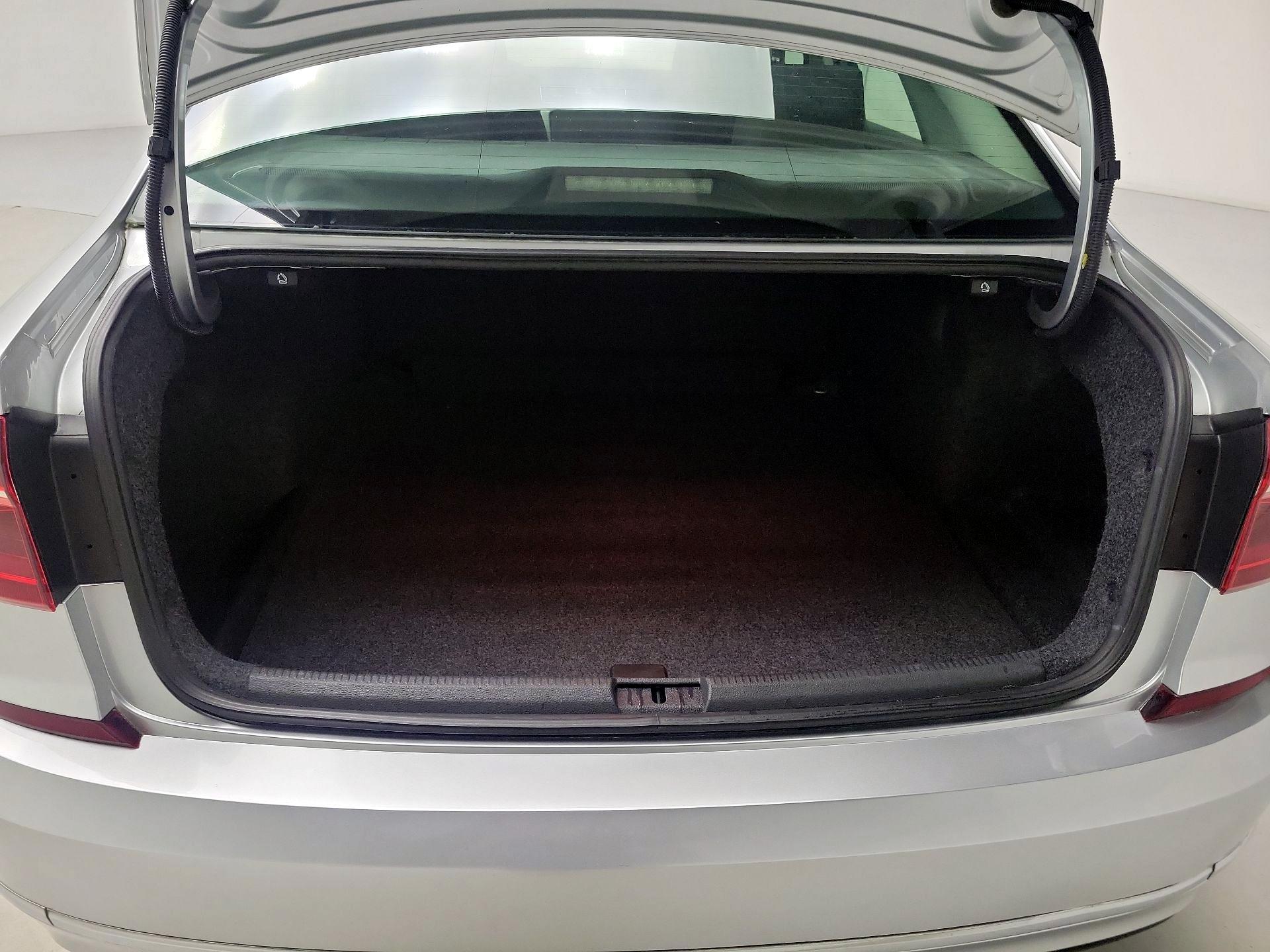 Thumbnail: 2018 Volkswagen Passat - 18