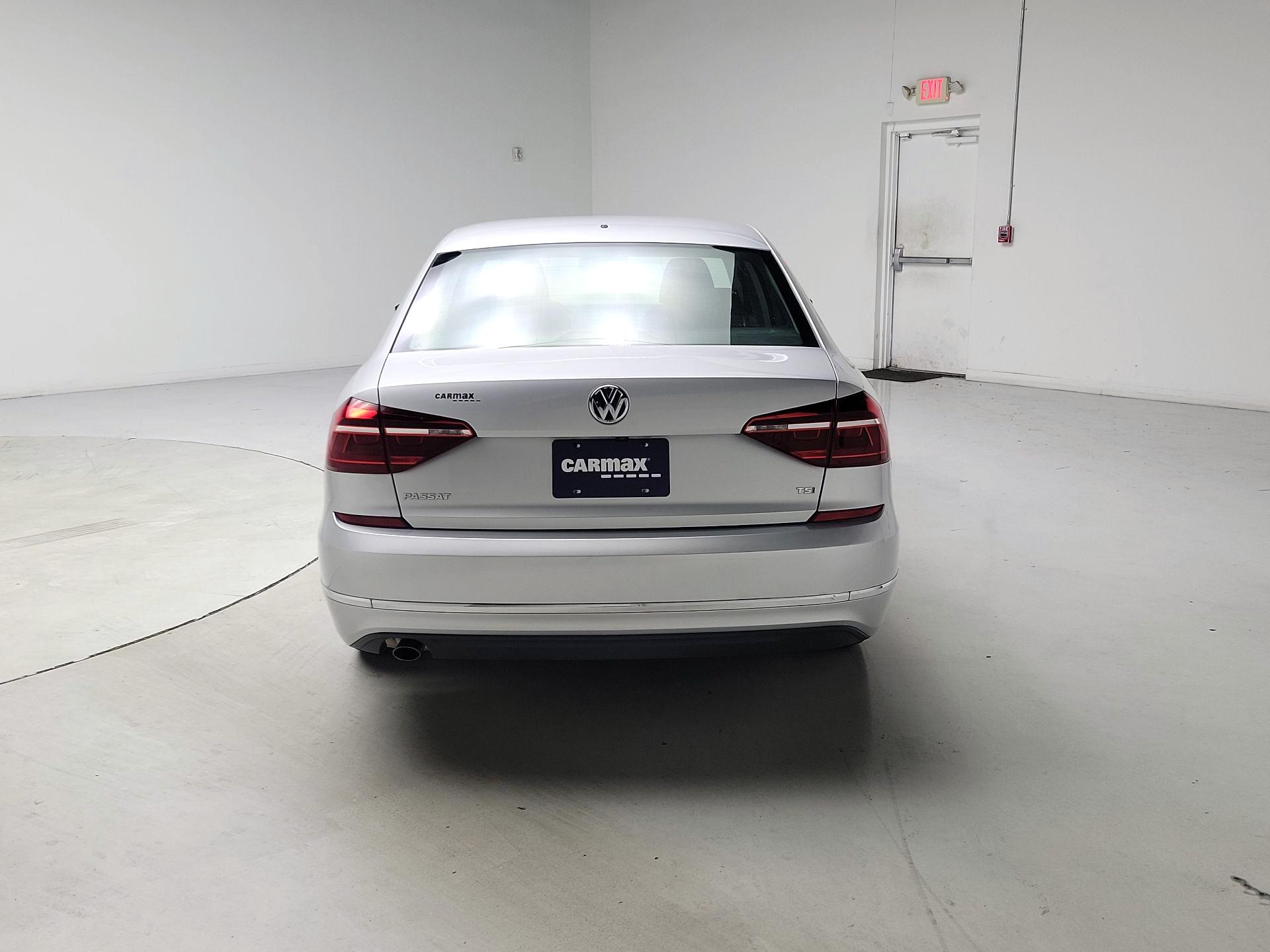 Thumbnail: 2018 Volkswagen Passat - 6