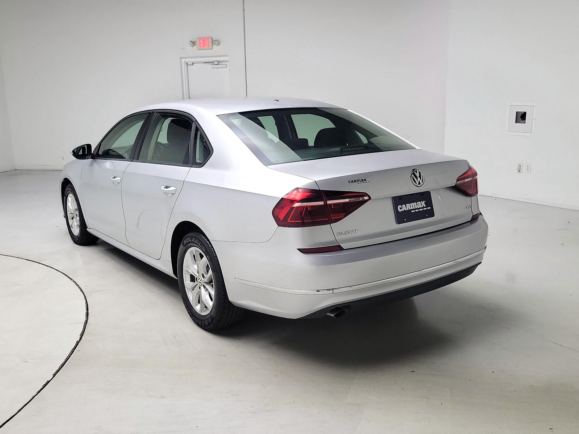 Thumbnail: 2018 Volkswagen Passat - 7