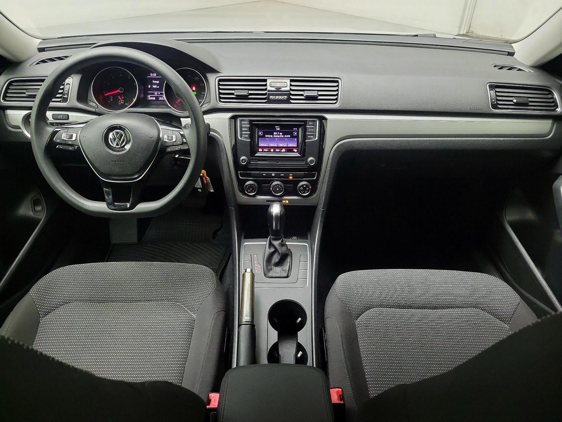 Thumbnail: 2018 Volkswagen Passat - 8