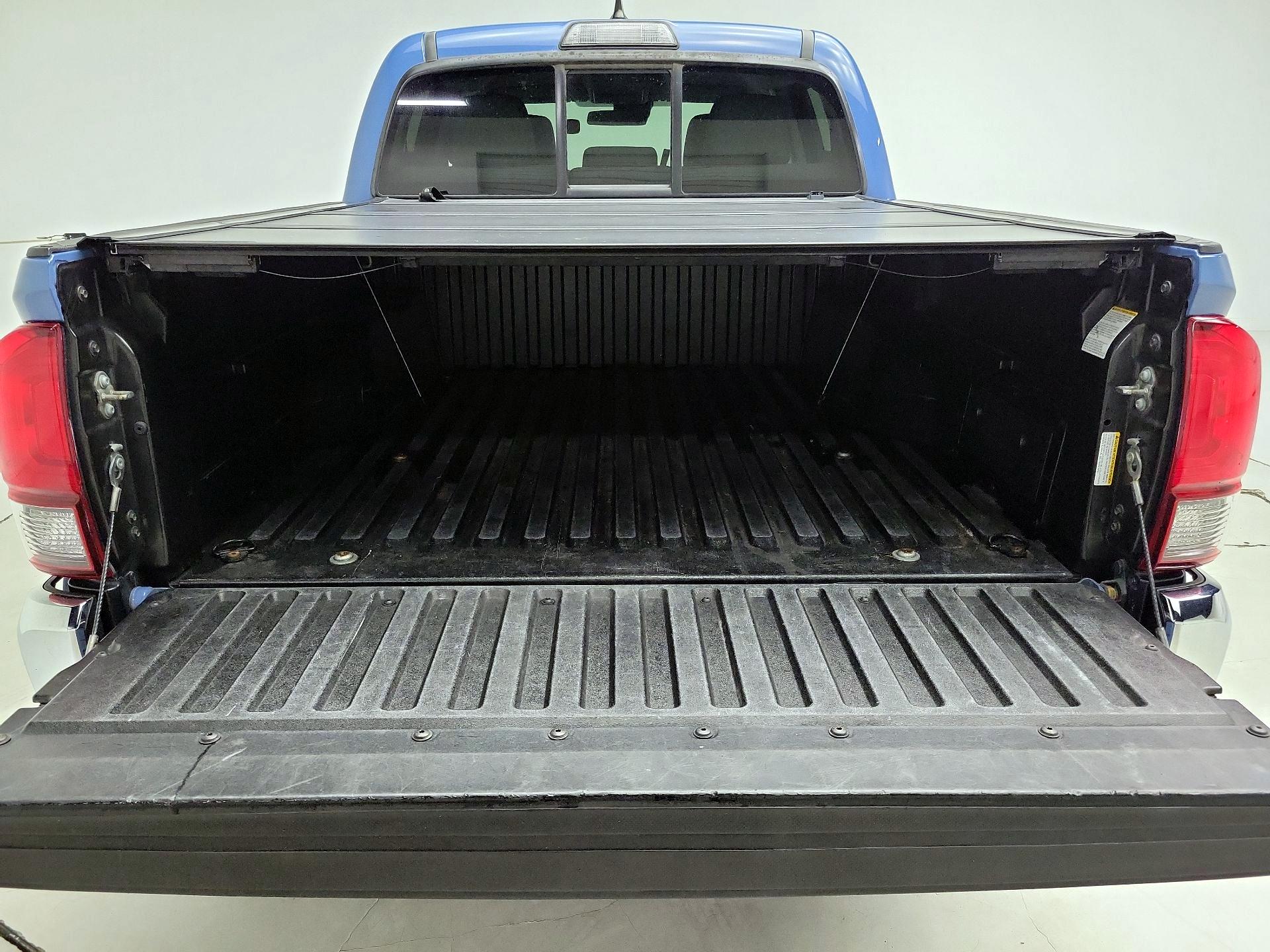 Thumbnail: 2019 Toyota Tacoma - 20