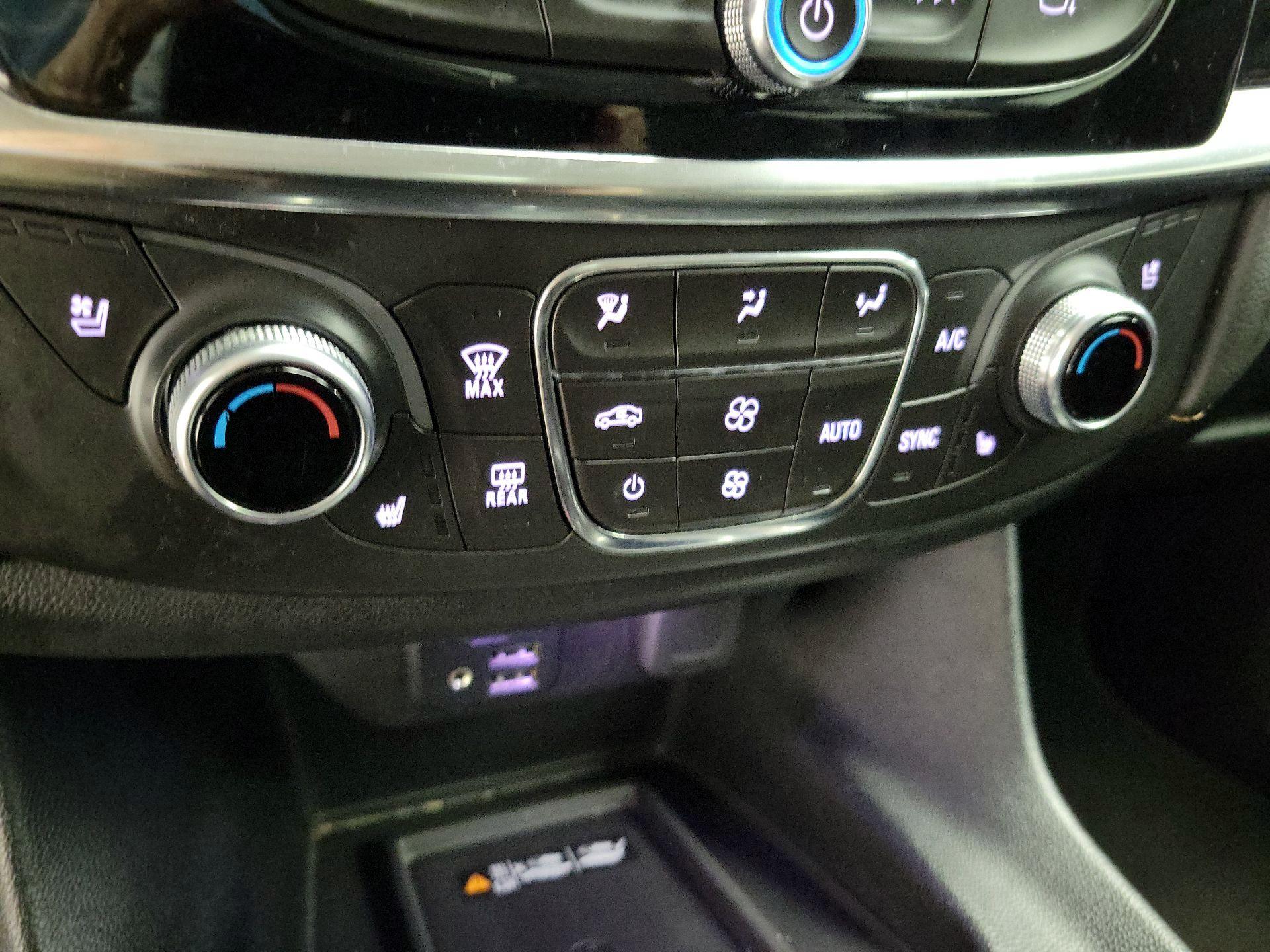 Thumbnail: 2021 Chevrolet Traverse - 17