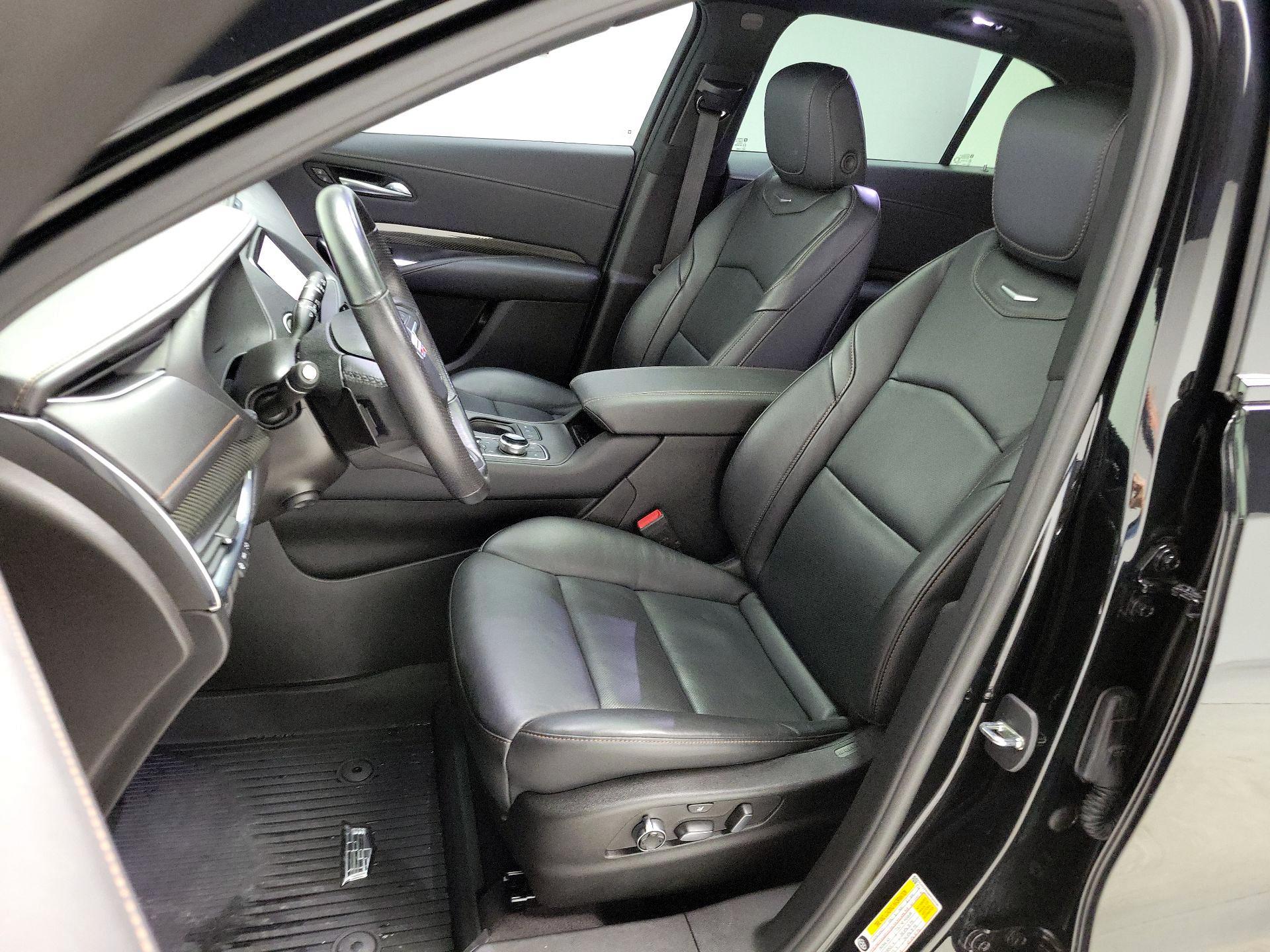 Thumbnail: 2023 Cadillac XT4 - 11