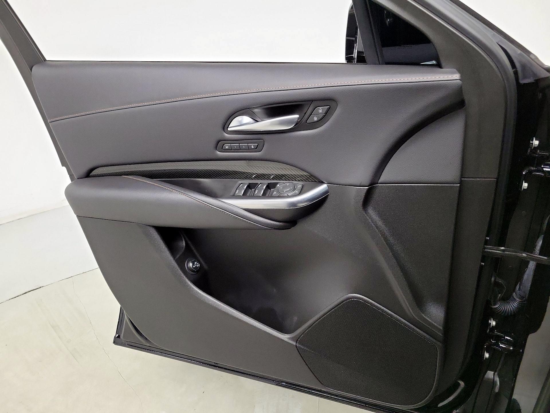 Thumbnail: 2023 Cadillac XT4 - 12