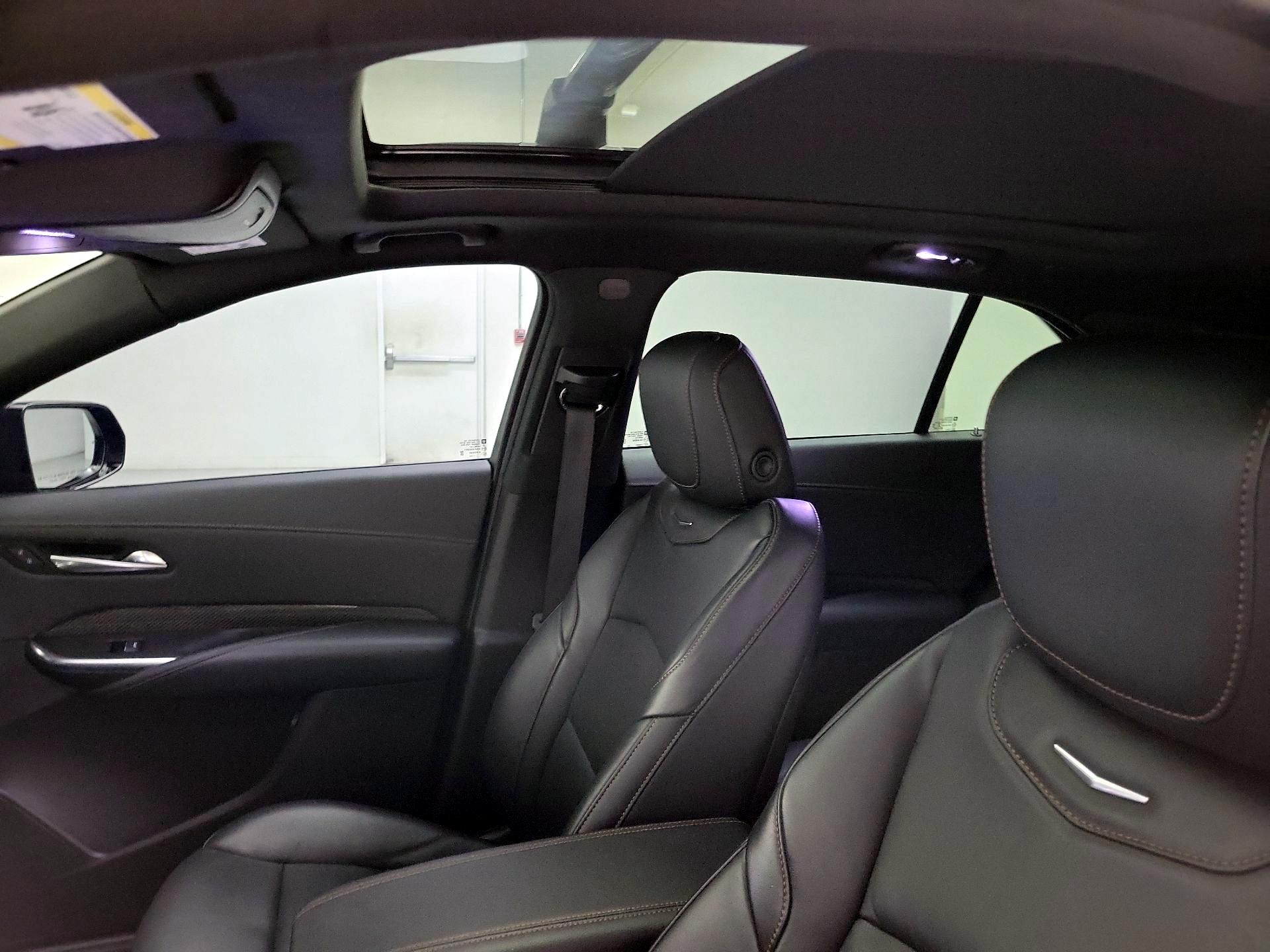 Thumbnail: 2023 Cadillac XT4 - 20