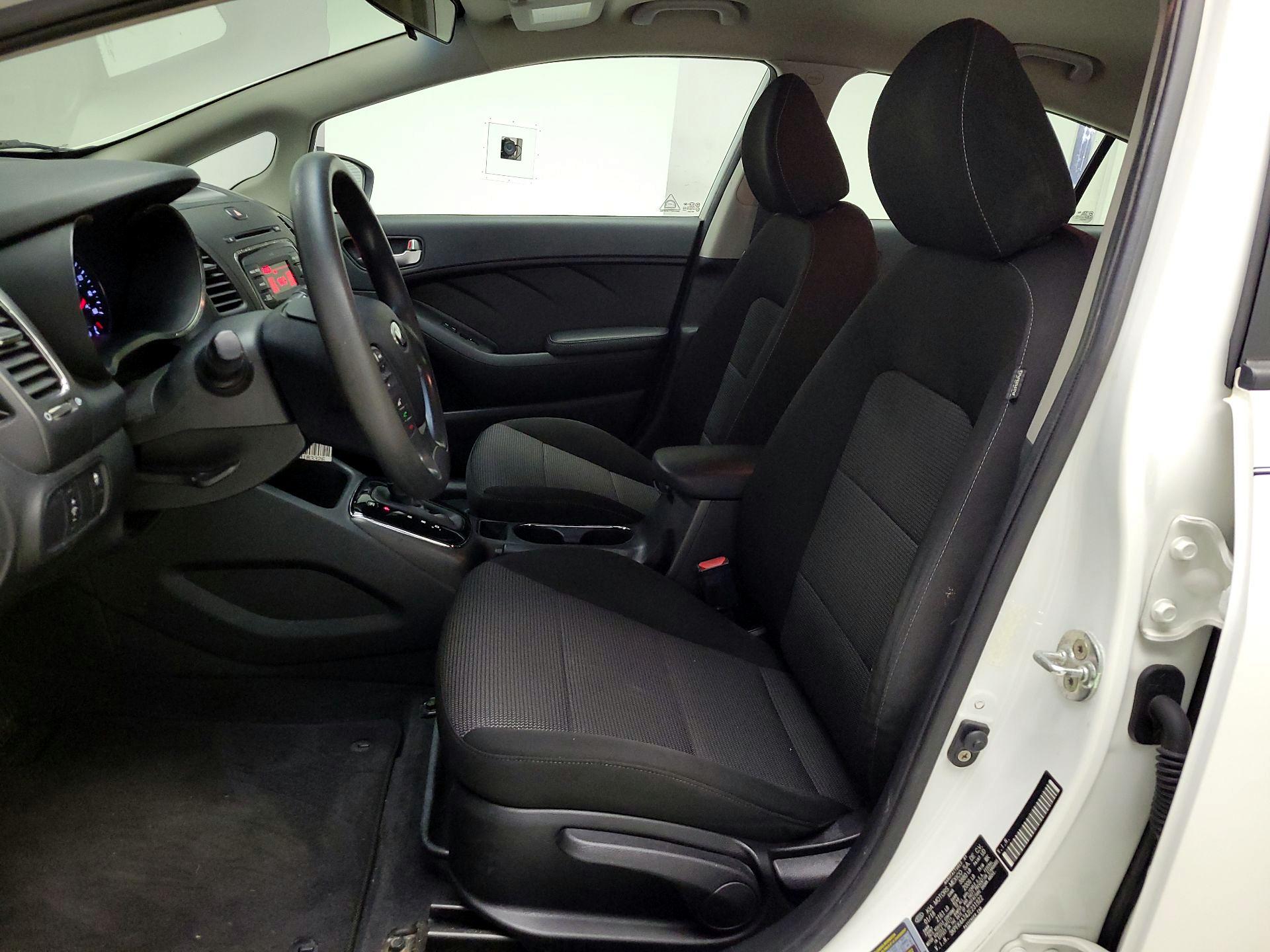 Thumbnail: 2018 Kia Forte - 9