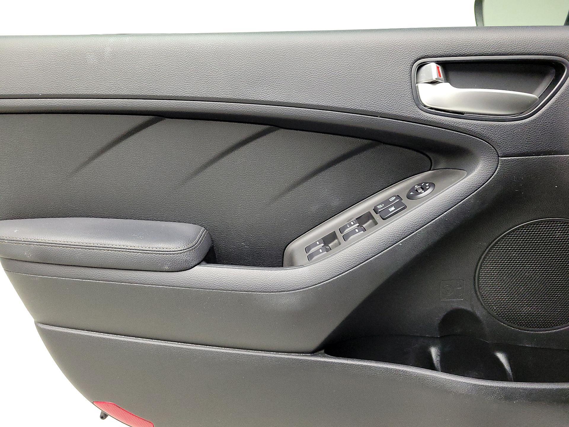 Thumbnail: 2018 Kia Forte - 10