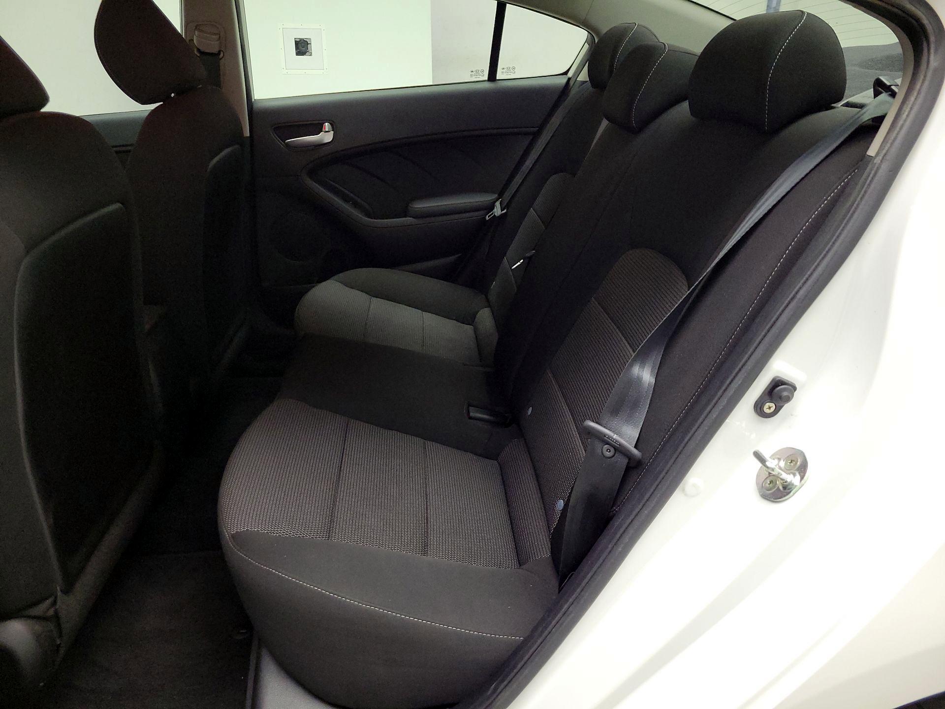 Thumbnail: 2018 Kia Forte - 16