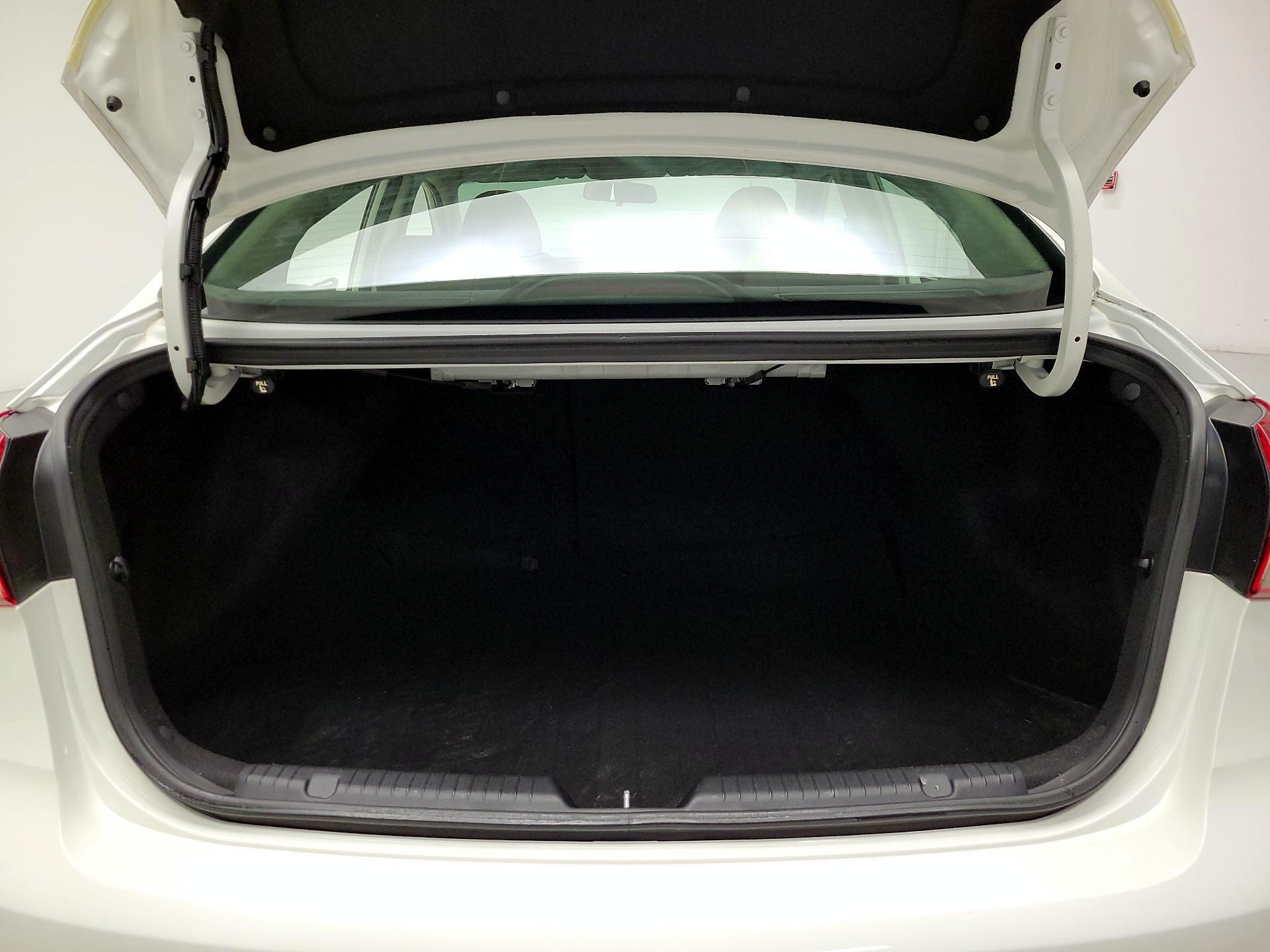 Thumbnail: 2018 Kia Forte - 17