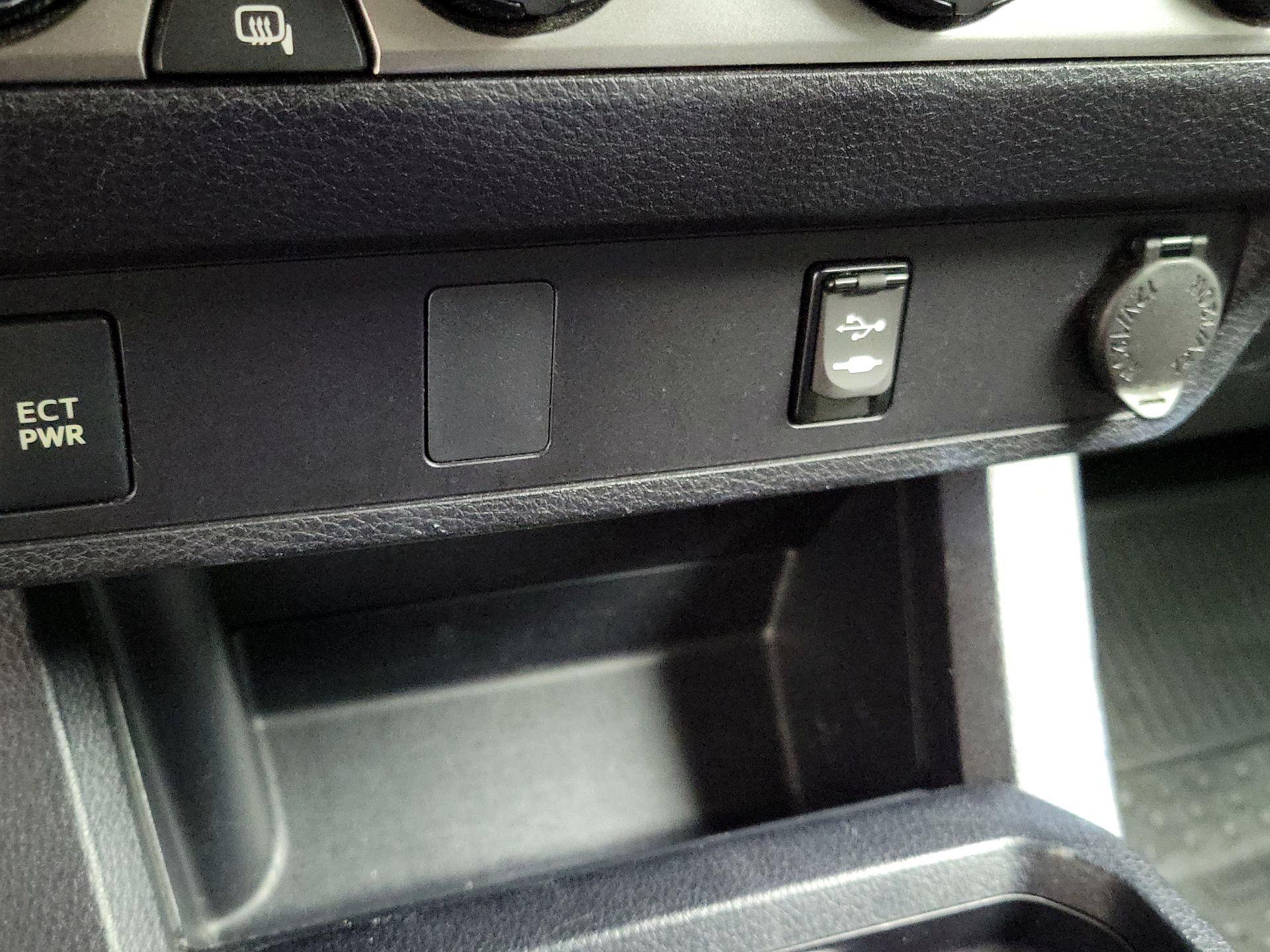 Thumbnail: 2019 Toyota Tacoma - 18