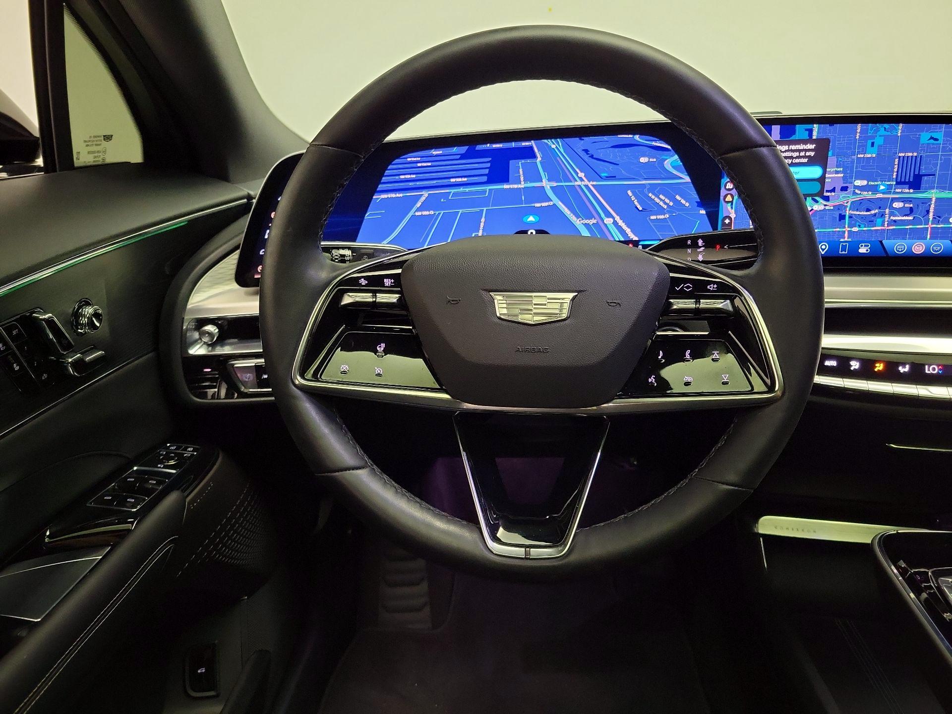 Thumbnail: 2024 Cadillac Lyriq - 10