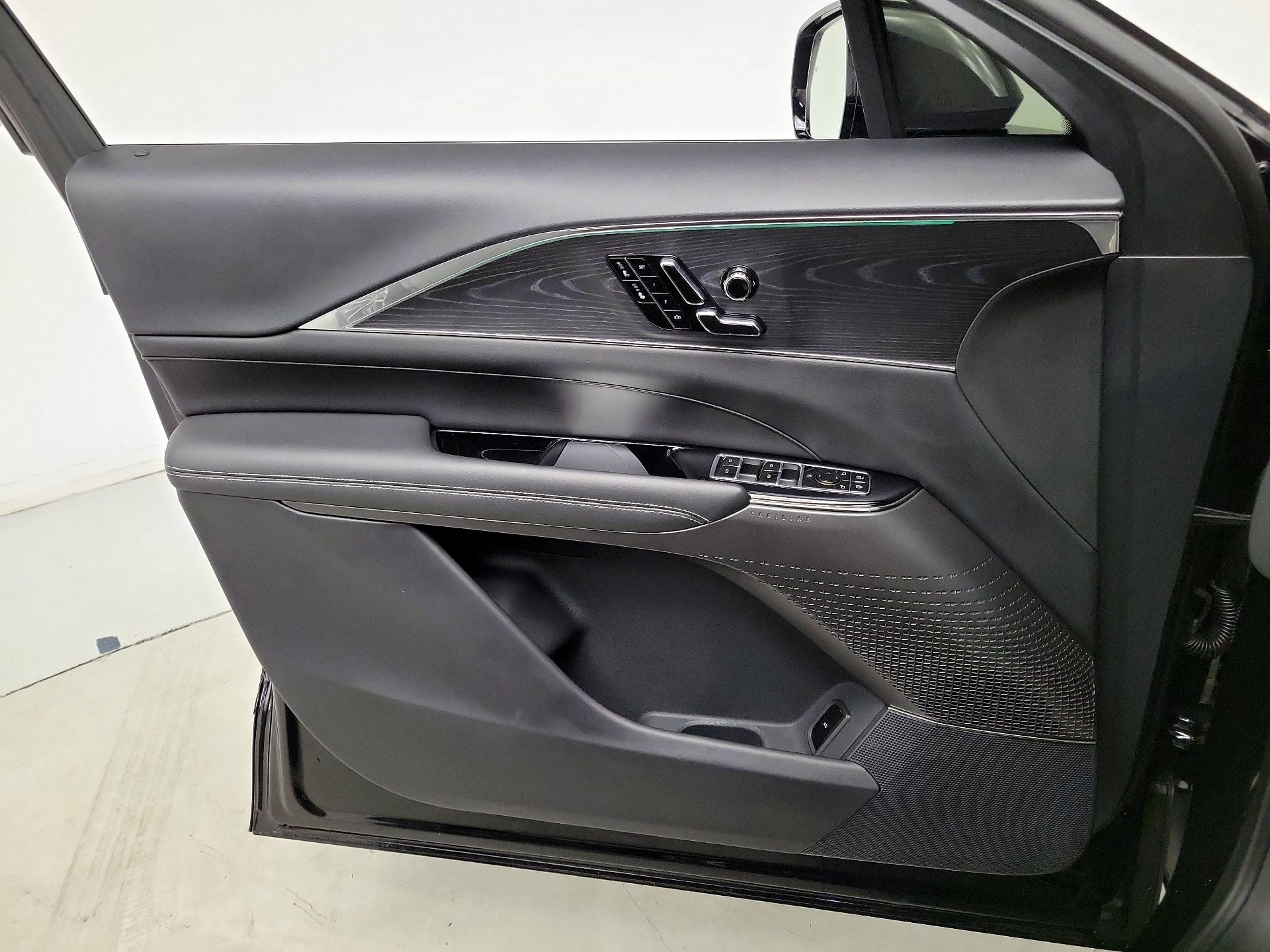 Thumbnail: 2024 Cadillac Lyriq - 12