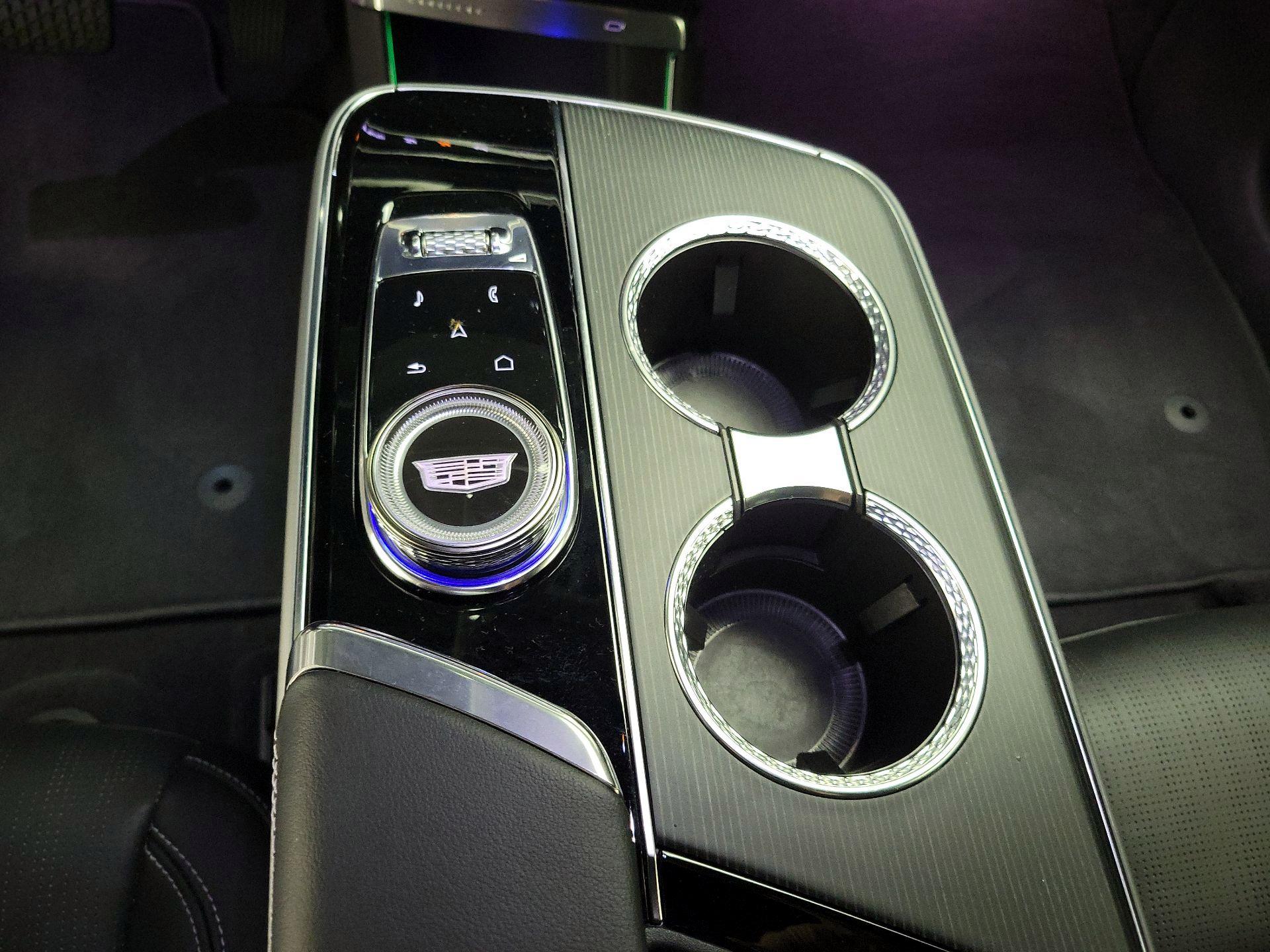 Thumbnail: 2024 Cadillac Lyriq - 18