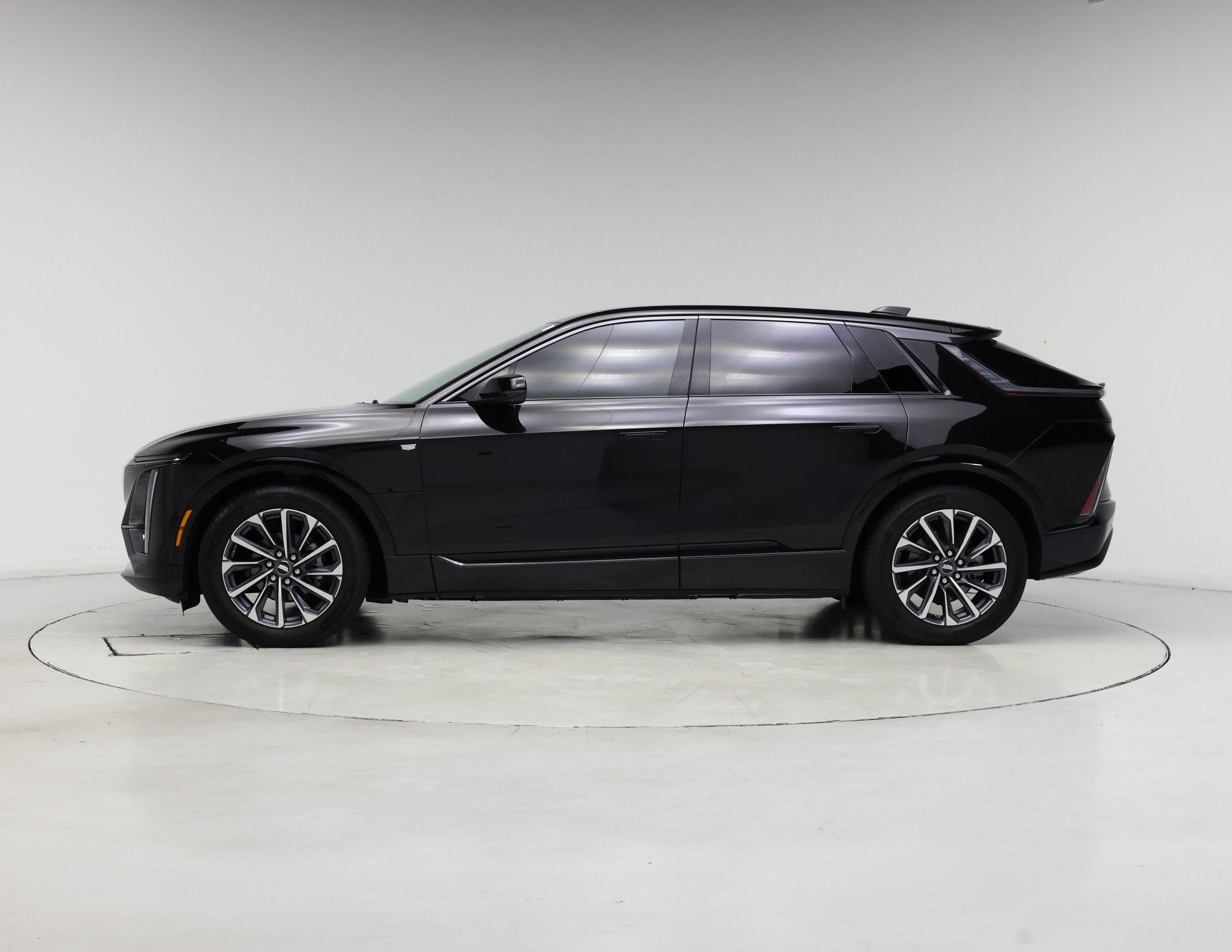 Thumbnail: 2024 Cadillac Lyriq - 3