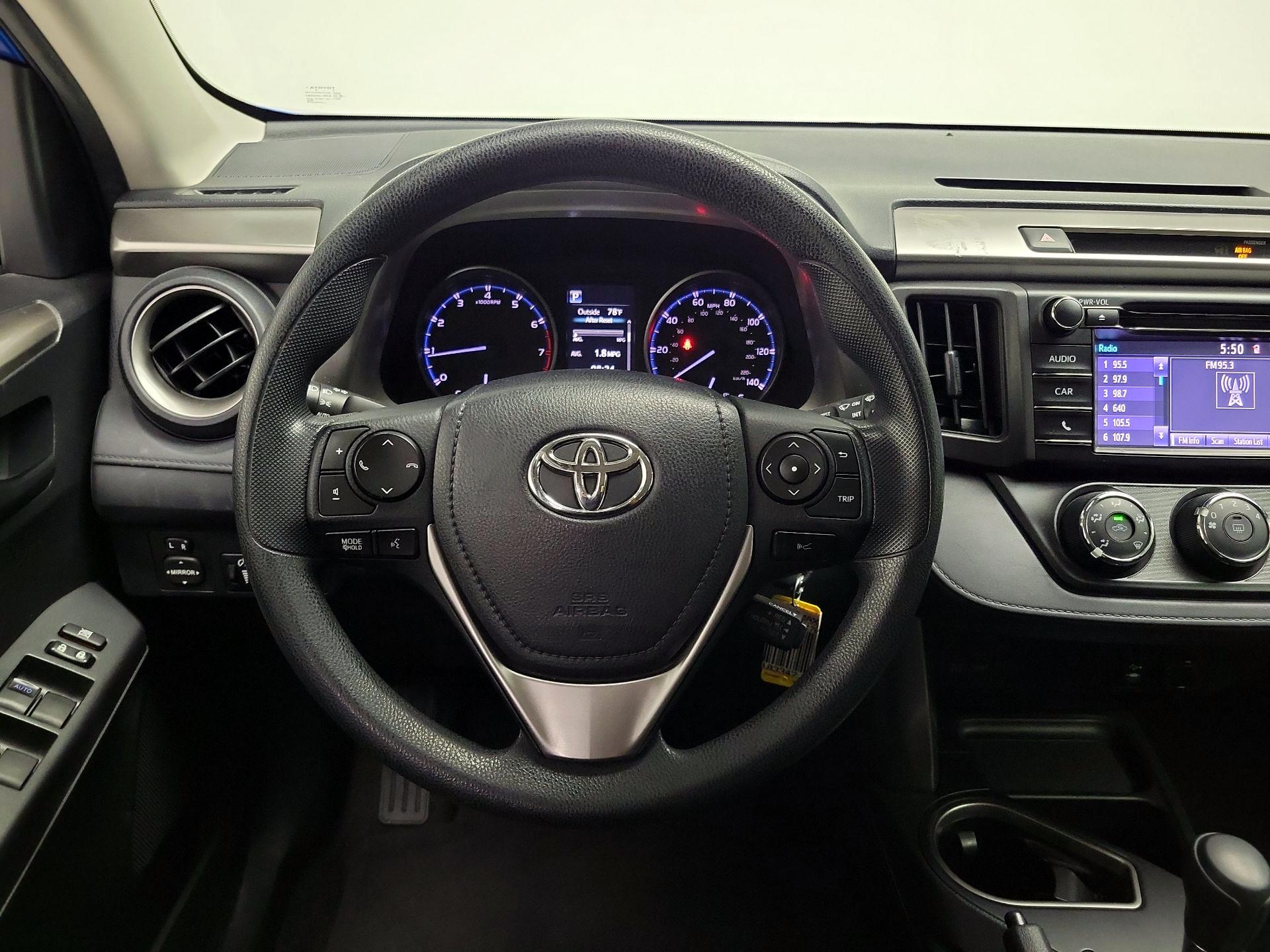 Thumbnail: 2018 Toyota RAV4 - 10