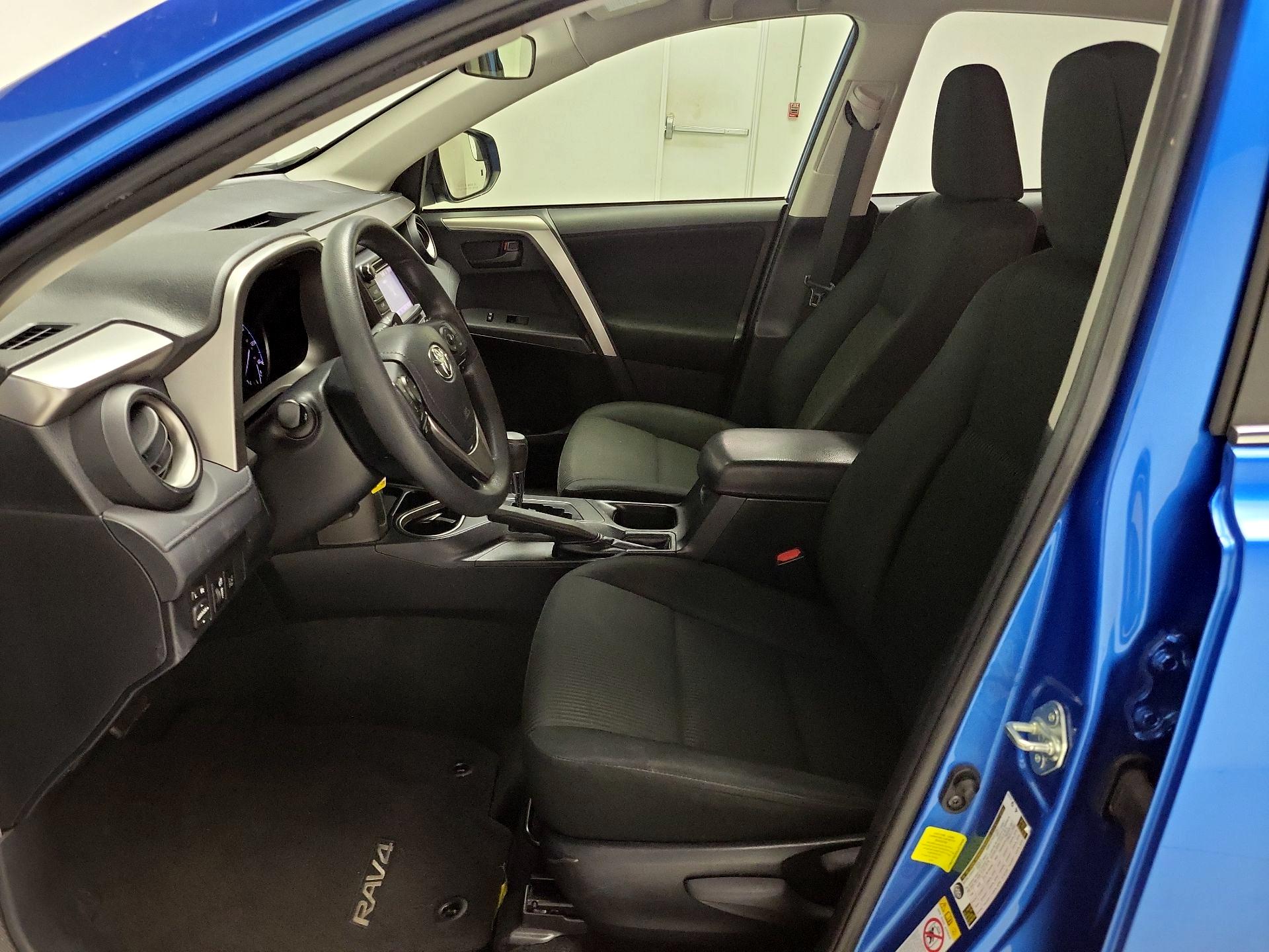 Thumbnail: 2018 Toyota RAV4 - 11