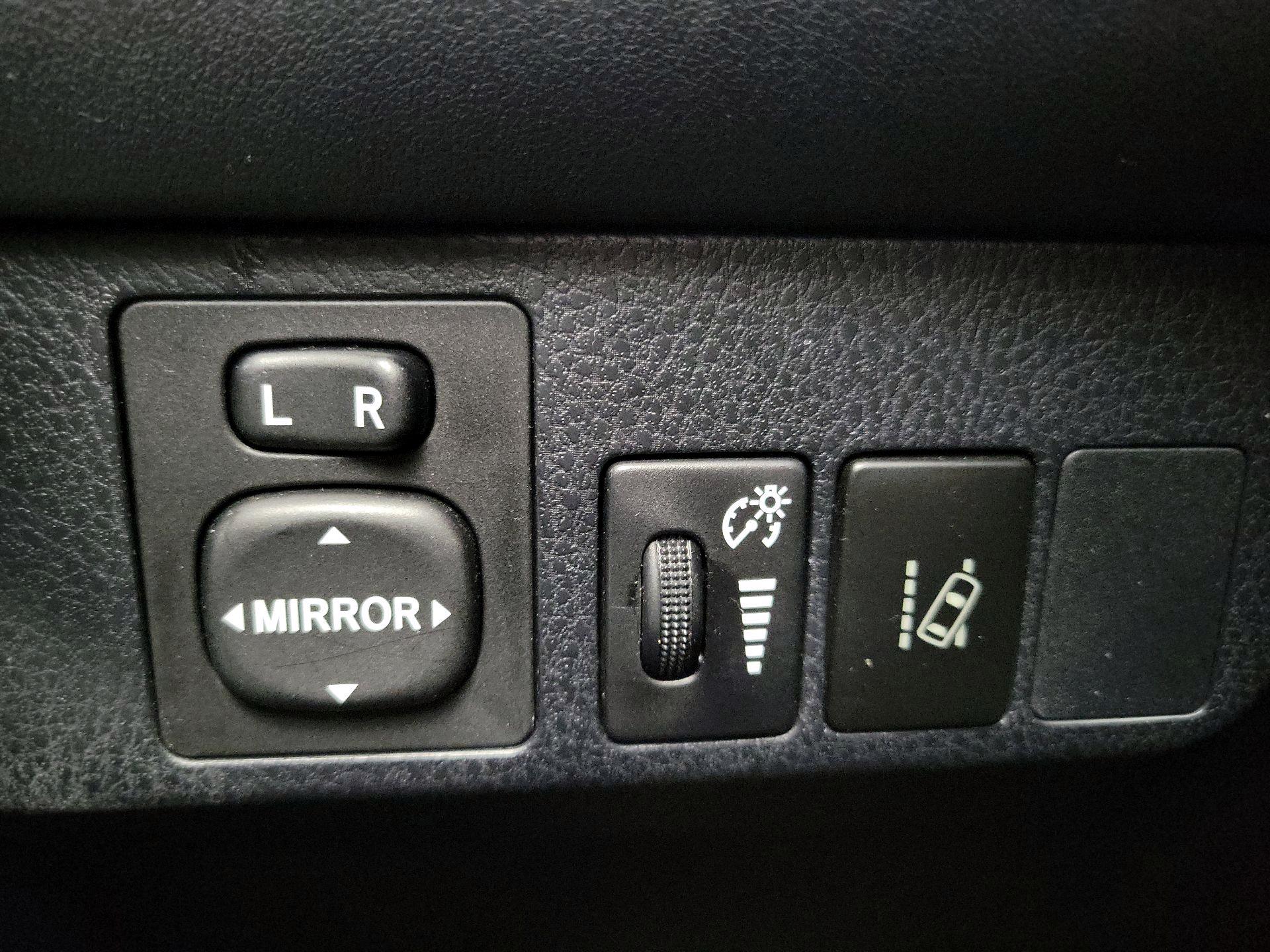 Thumbnail: 2018 Toyota RAV4 - 13