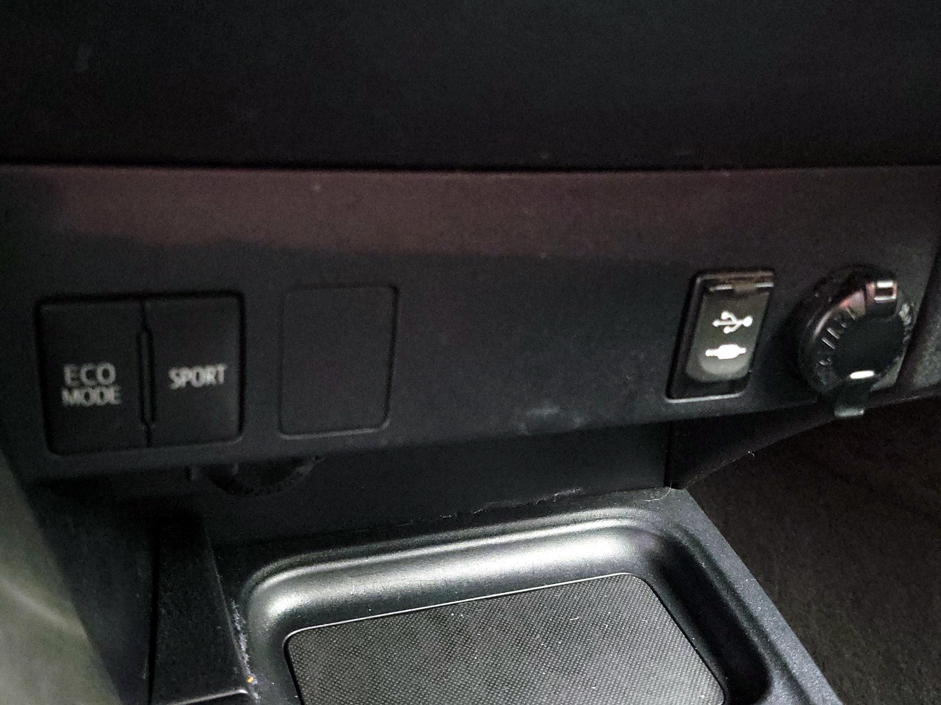 Thumbnail: 2018 Toyota RAV4 - 18