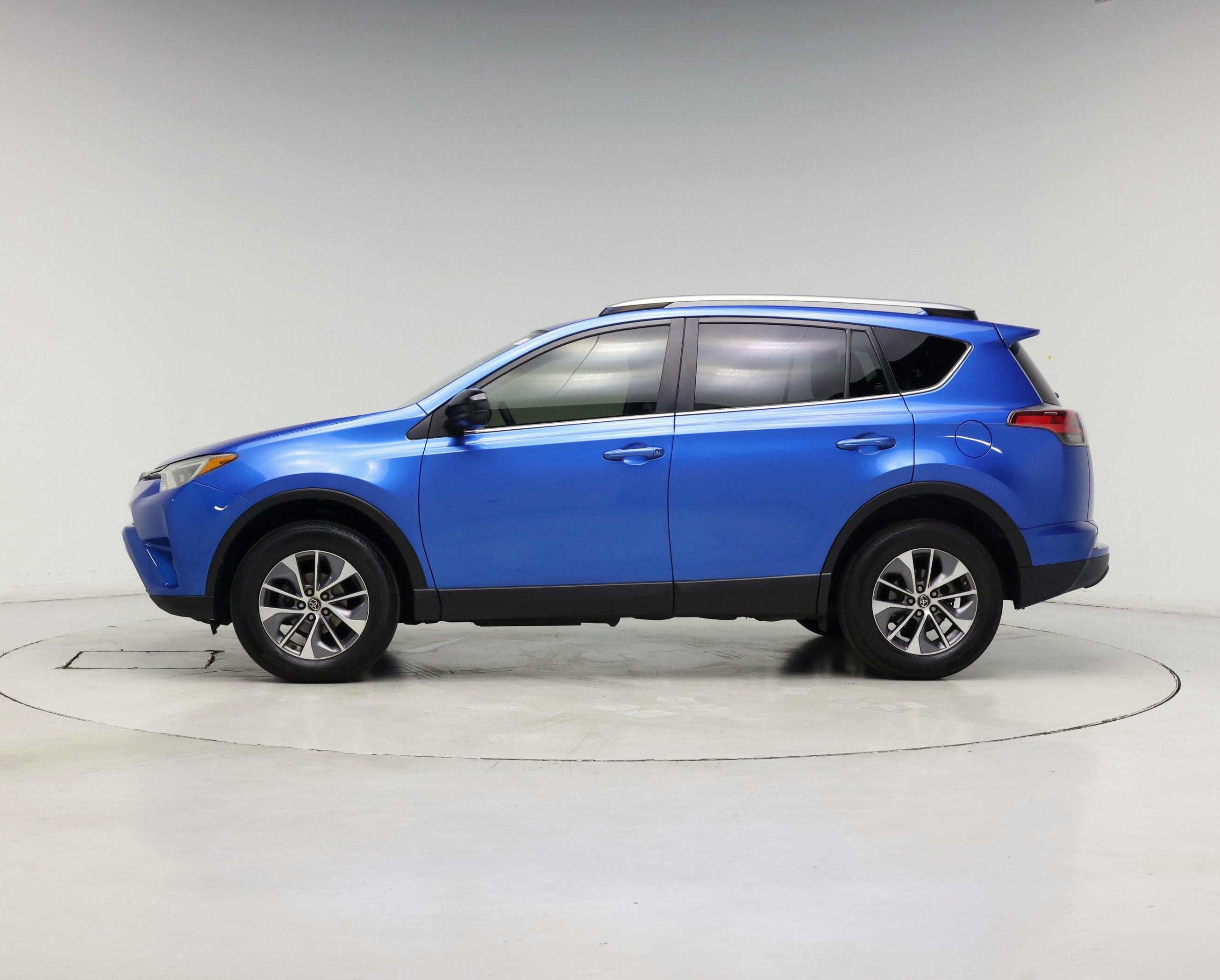 Thumbnail: 2018 Toyota RAV4 - 3