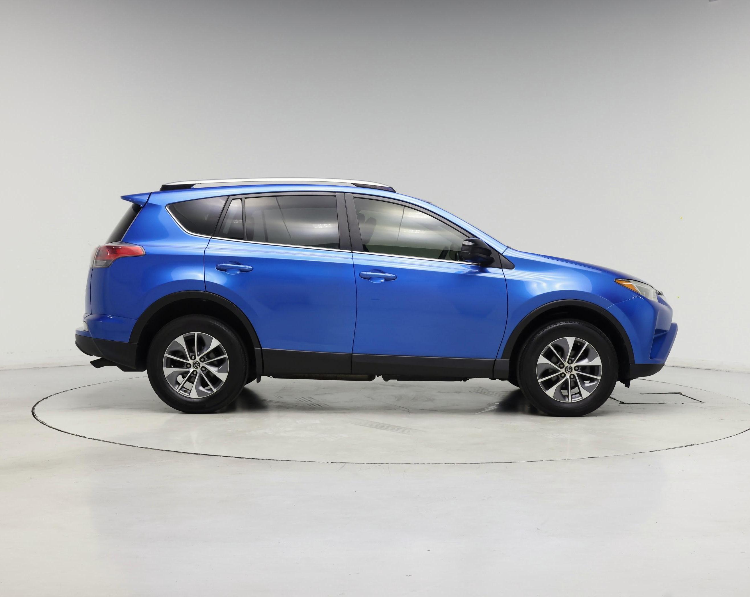 Thumbnail: 2018 Toyota RAV4 - 7