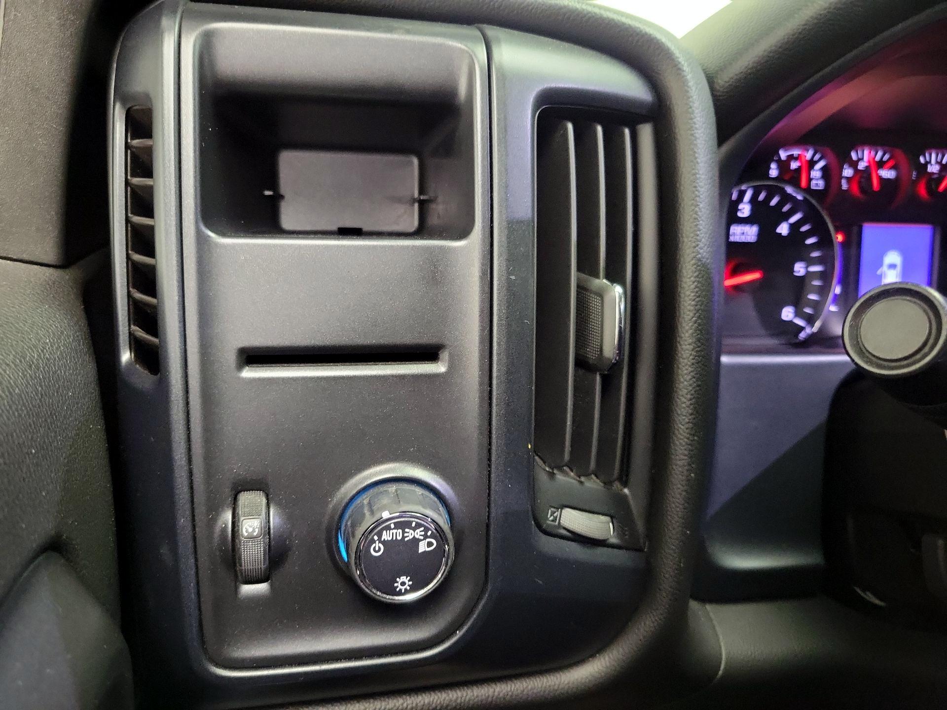 Thumbnail: 2018 Chevrolet Silverado 1500 - 13