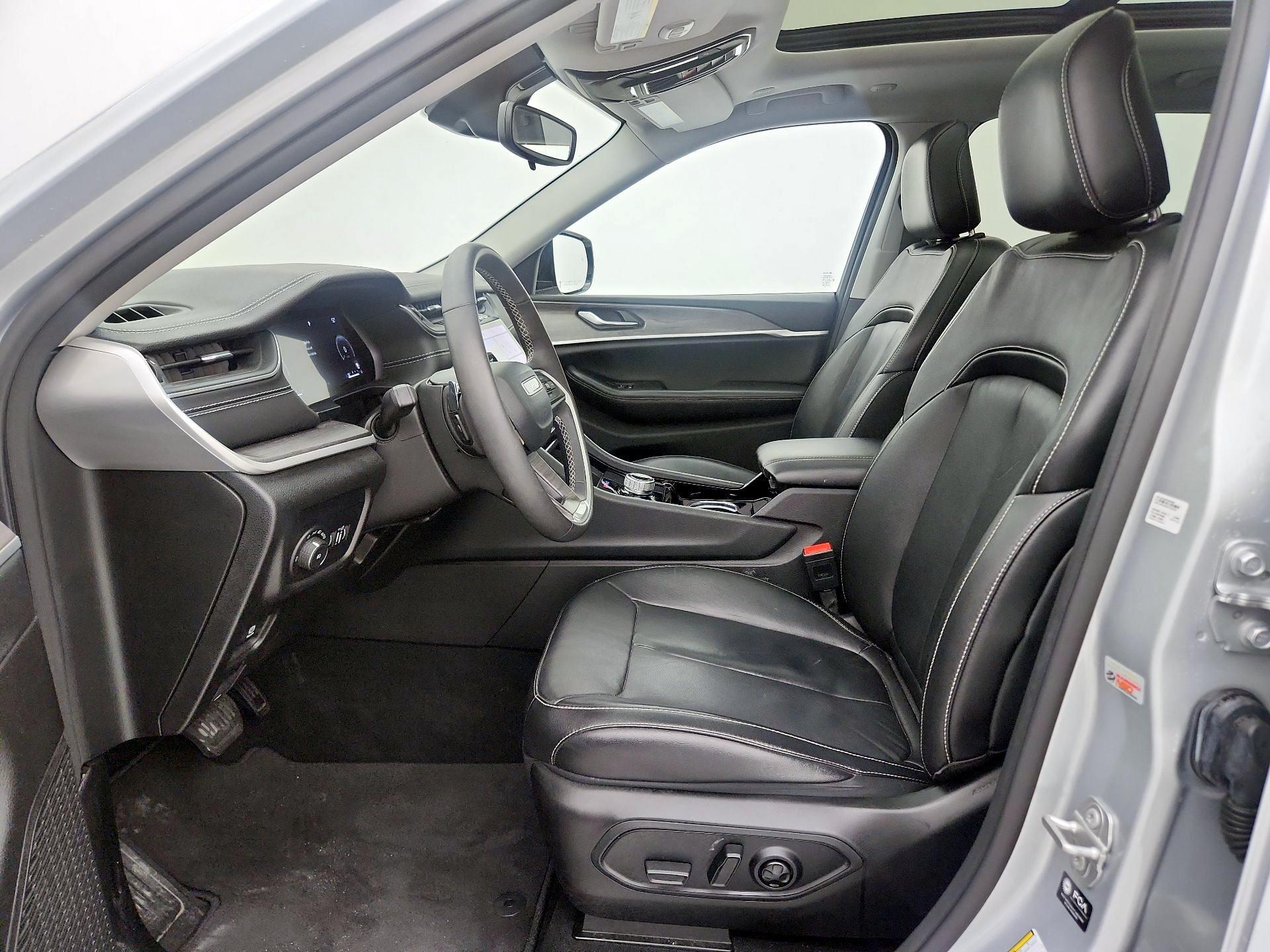 Thumbnail: 2023 Jeep Grand Cherokee L - 11