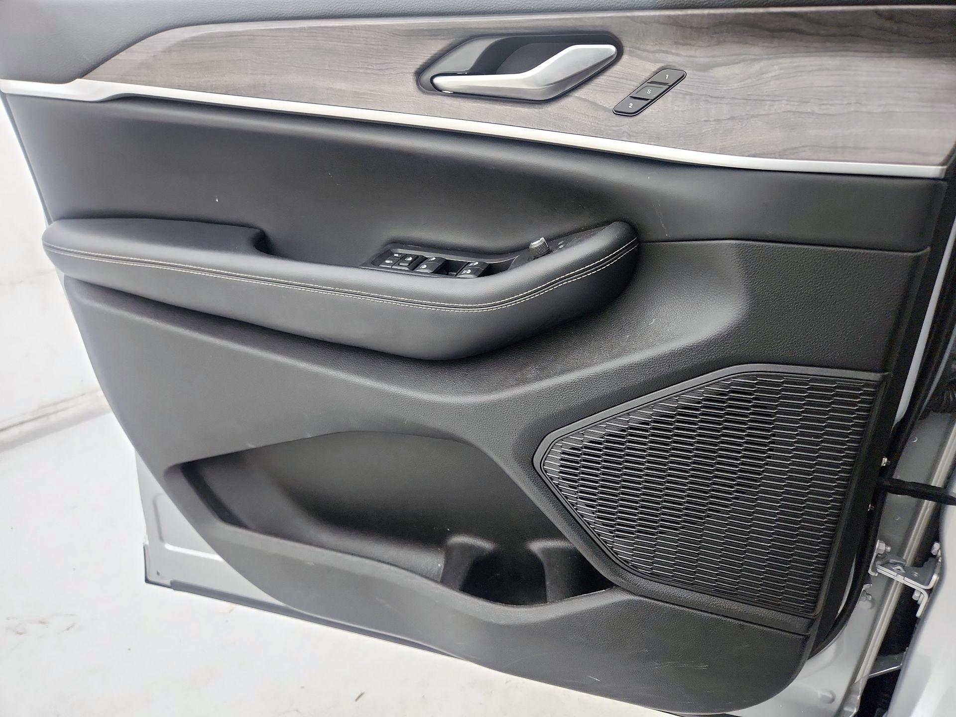 Thumbnail: 2023 Jeep Grand Cherokee L - 12