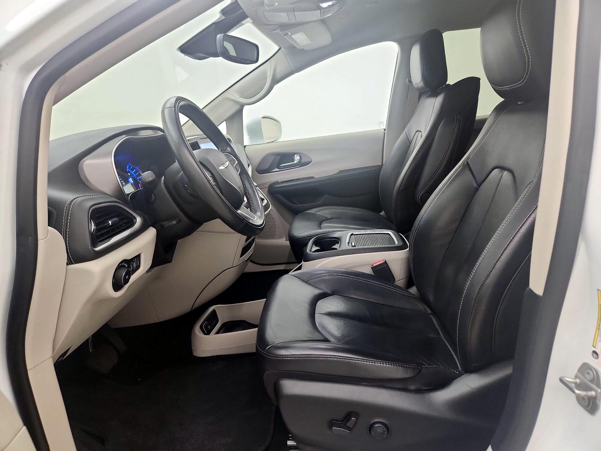 Thumbnail: 2022 Chrysler Pacifica - 11