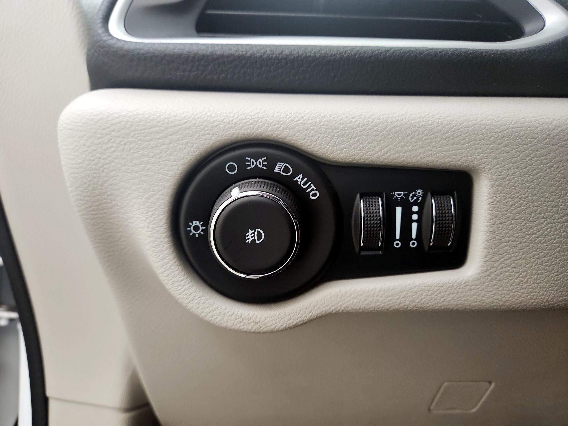 Thumbnail: 2022 Chrysler Pacifica - 13