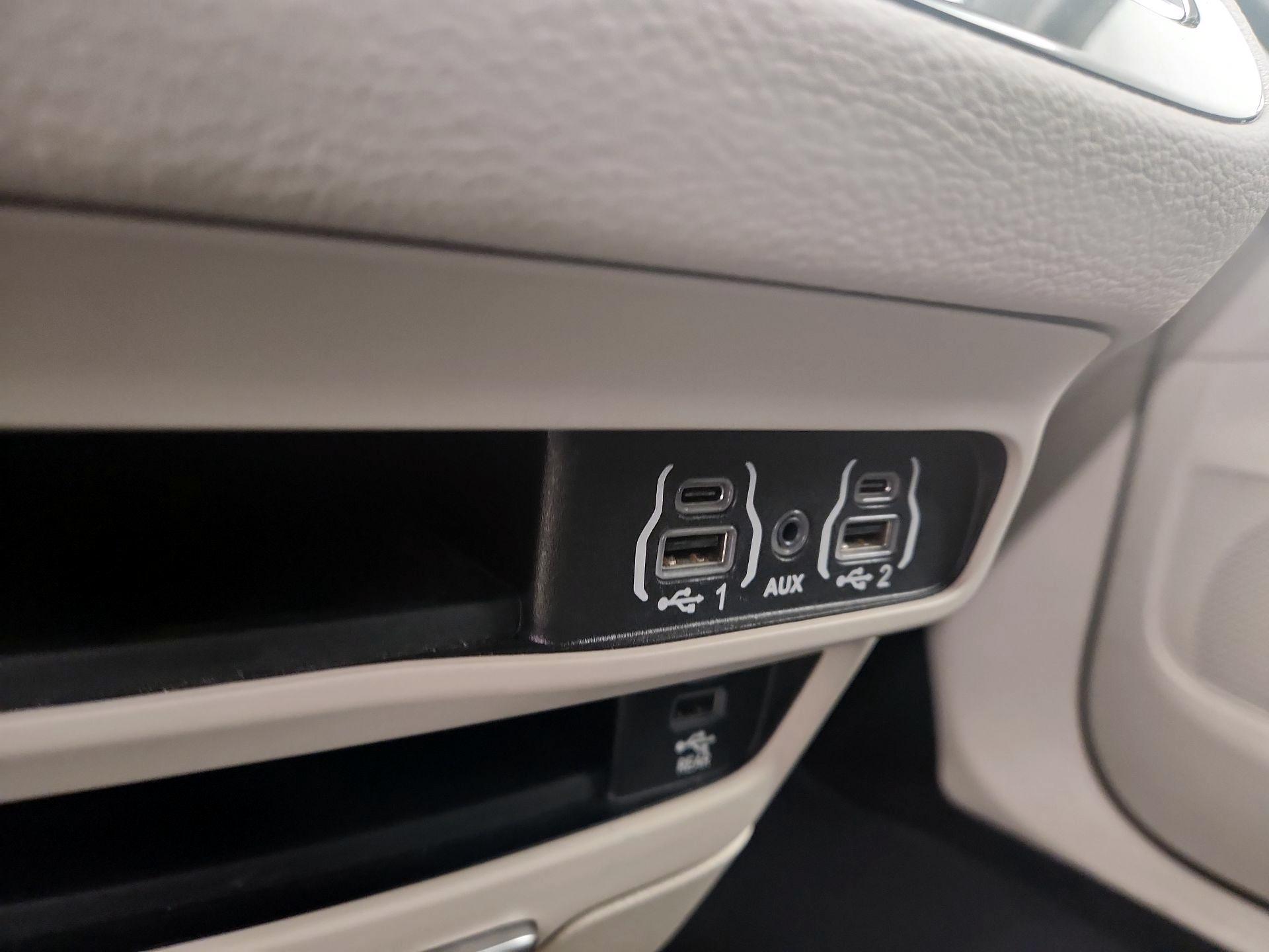 Thumbnail: 2022 Chrysler Pacifica - 19