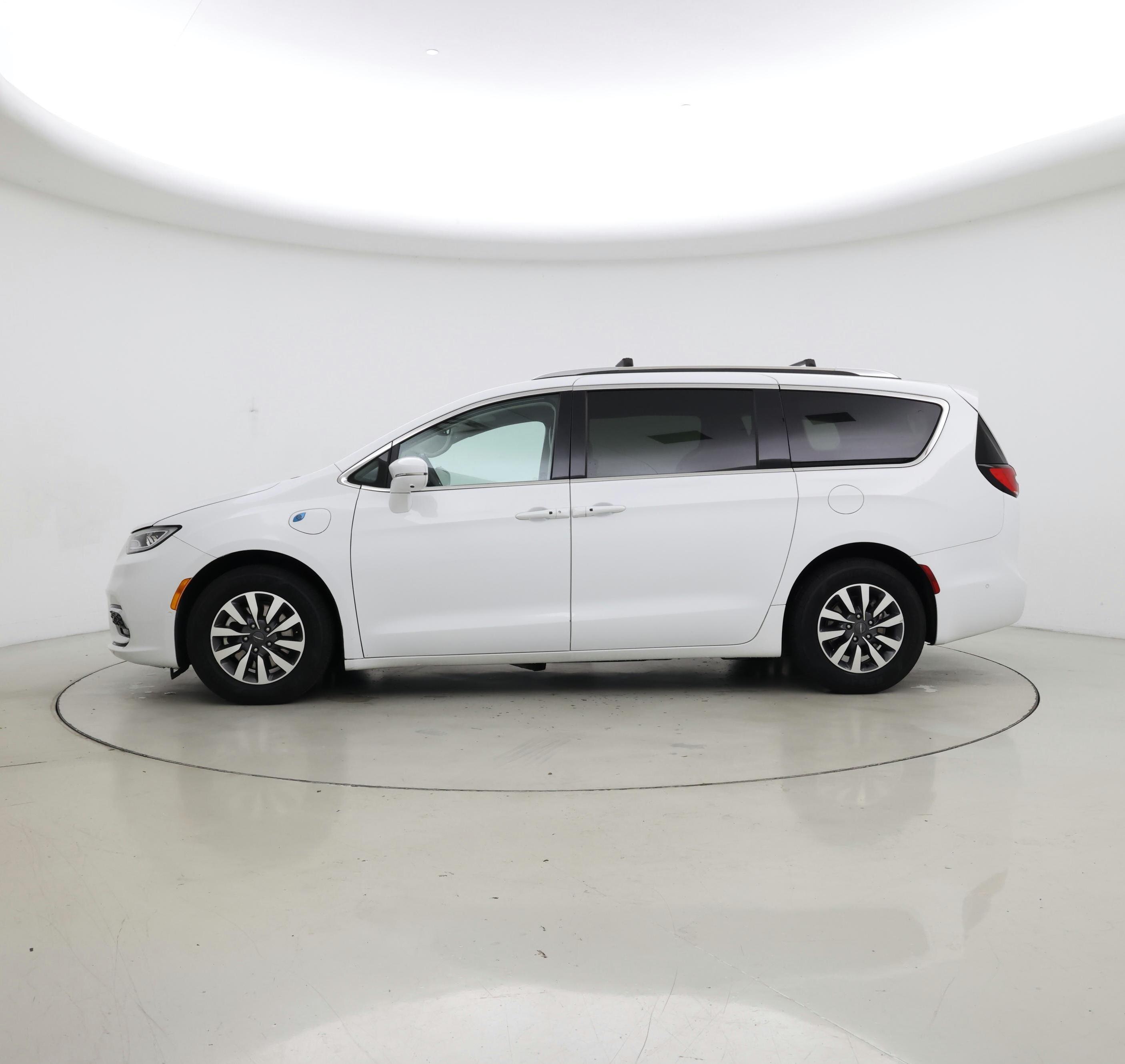 Thumbnail: 2022 Chrysler Pacifica - 3